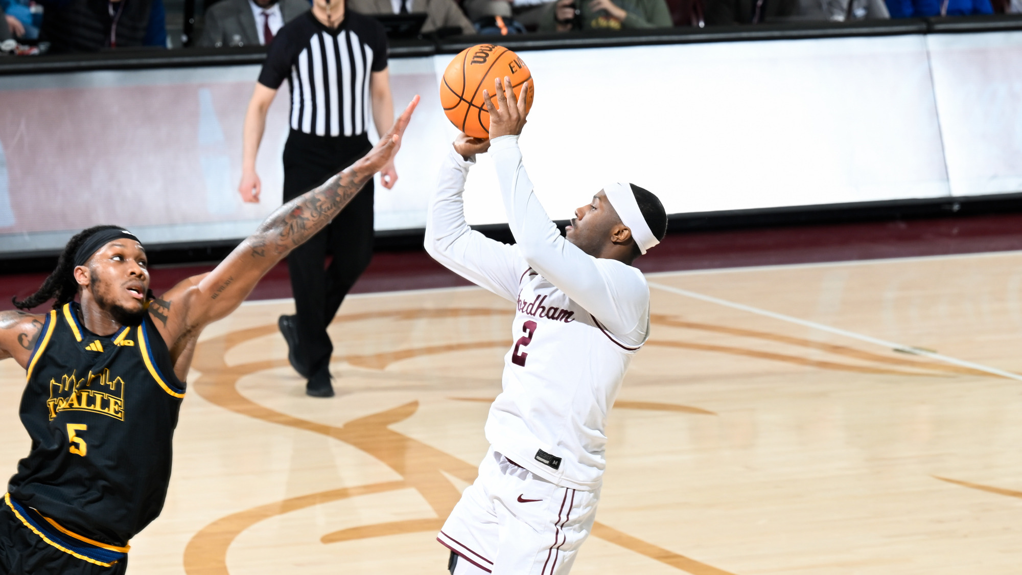 Dejour Reaves gets off a shot to seal the win for Fordham vs. La Salle