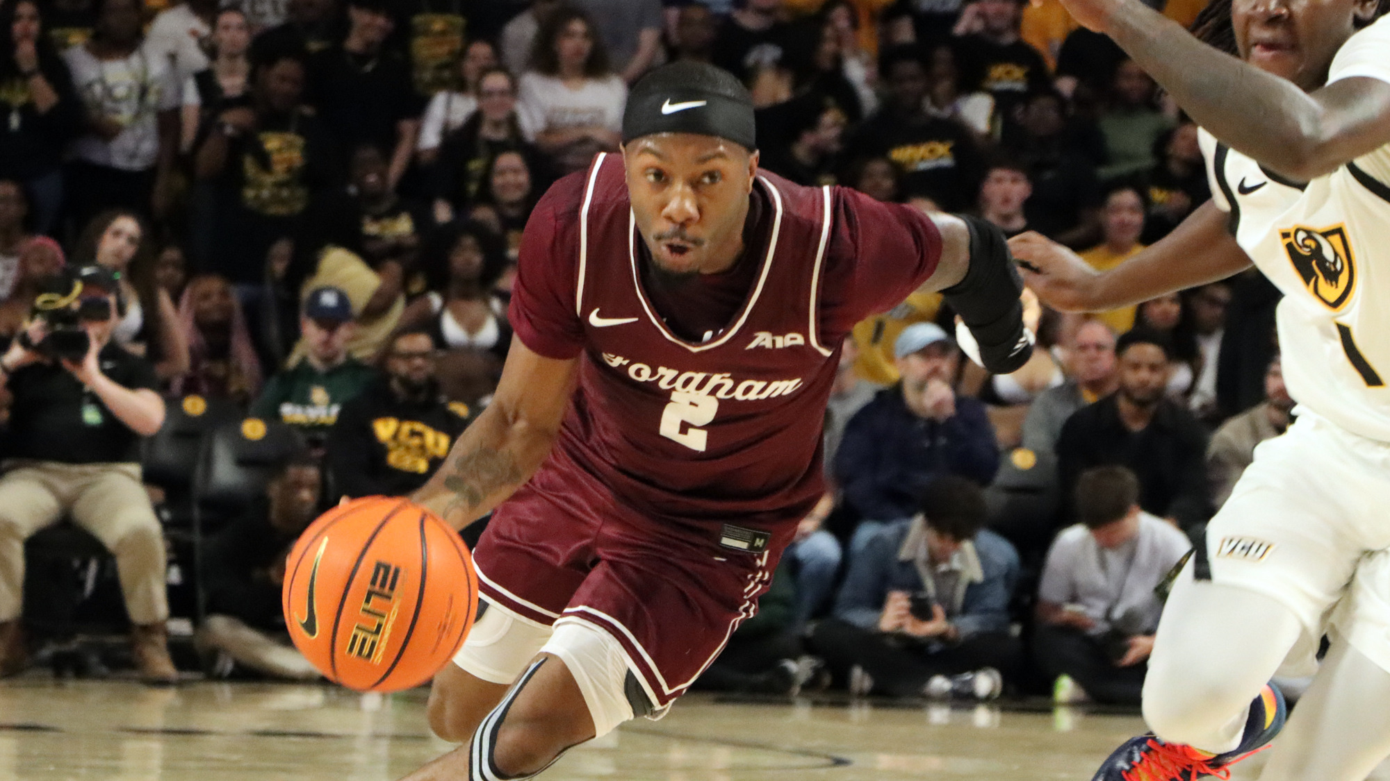 Dejour Reaves drives to the basket at VCU