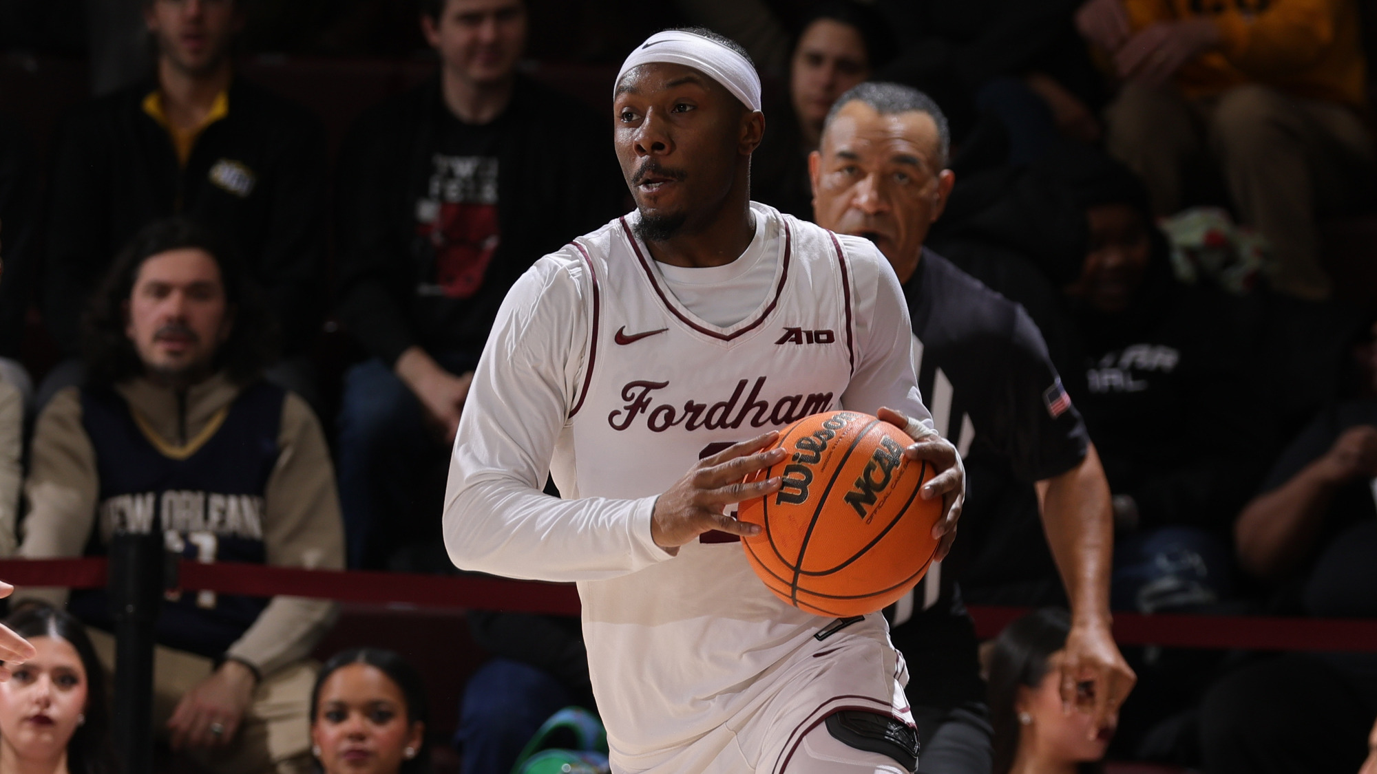 Dejour Reaves handles the ball