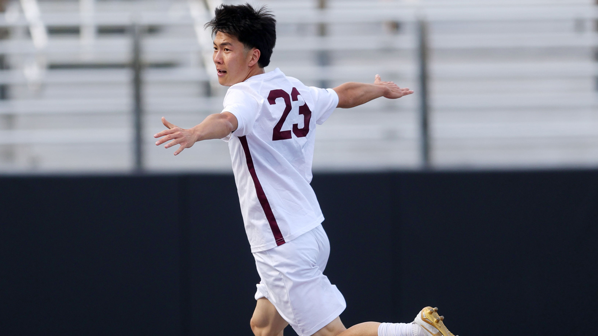 Arata Mizuno celebrates his first collegiate goal