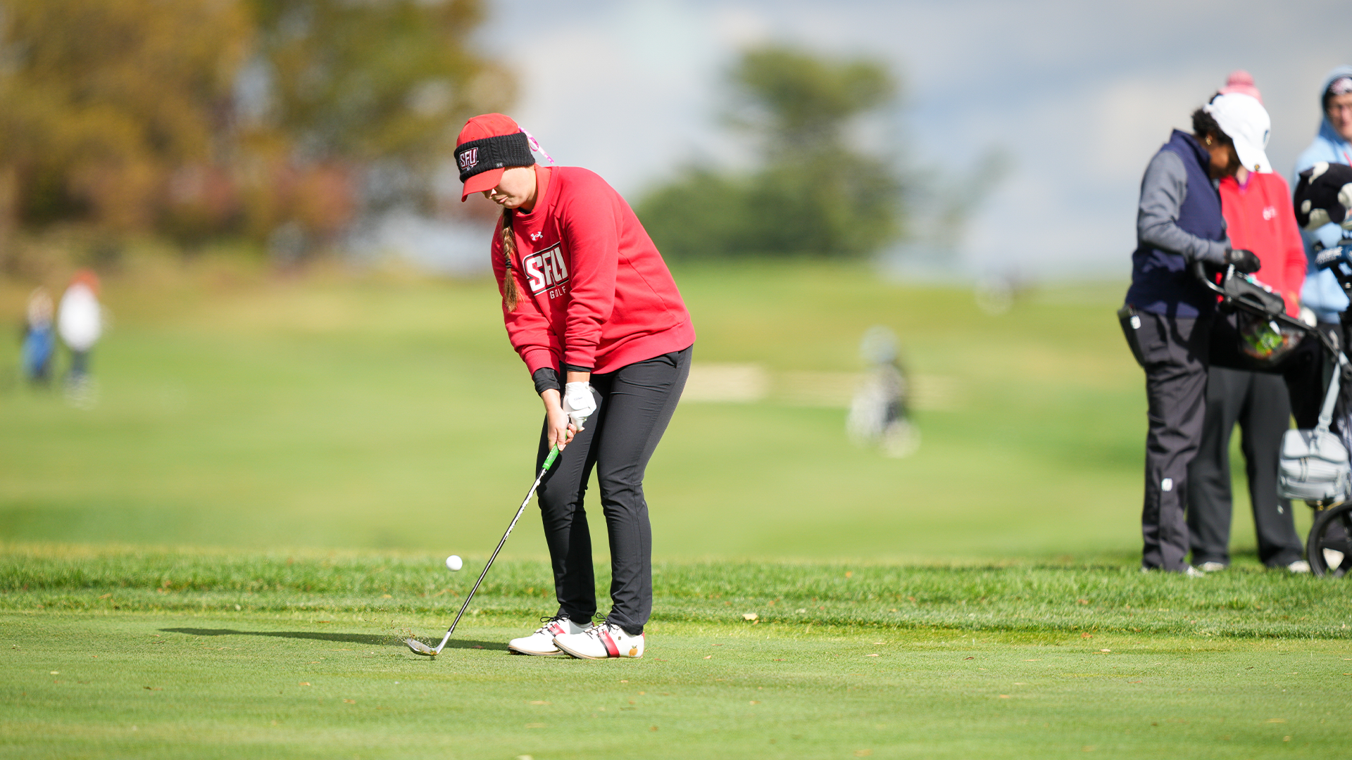 Bryn Sorge Chipping Onto Green
