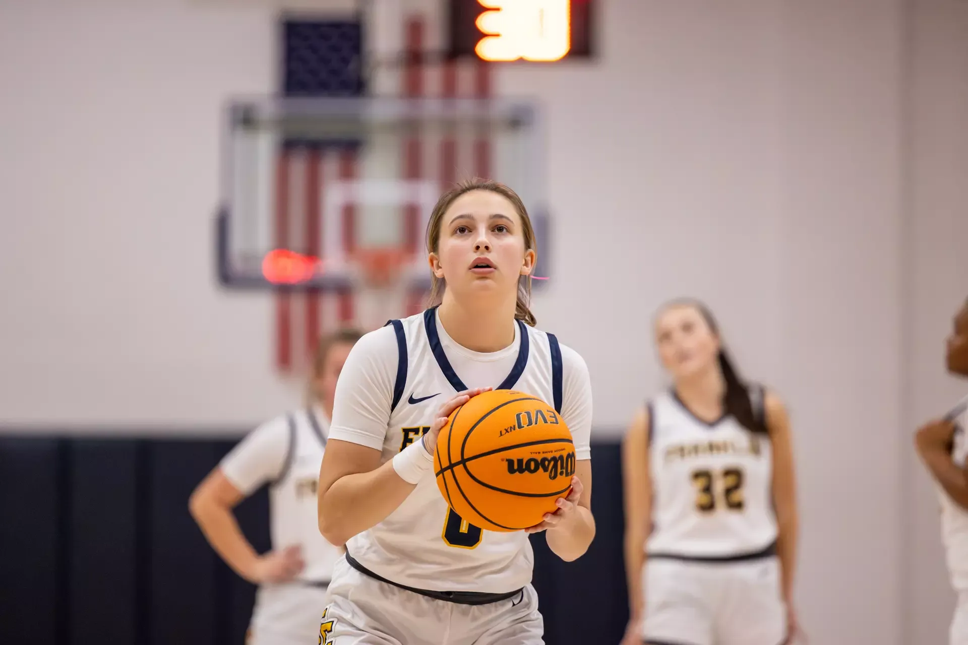 WBB Anderson Holubik 18