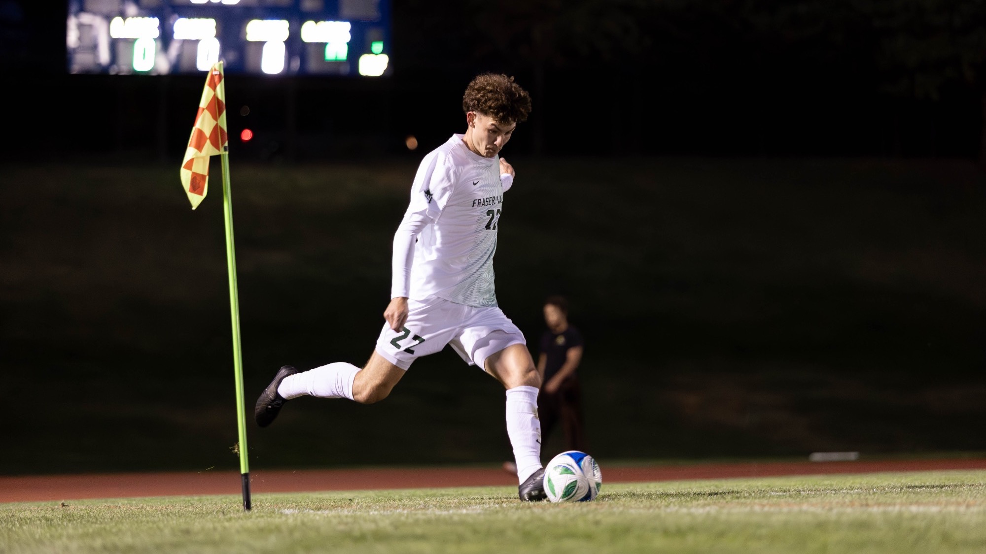 Adam Szymanski takes a corner kick 