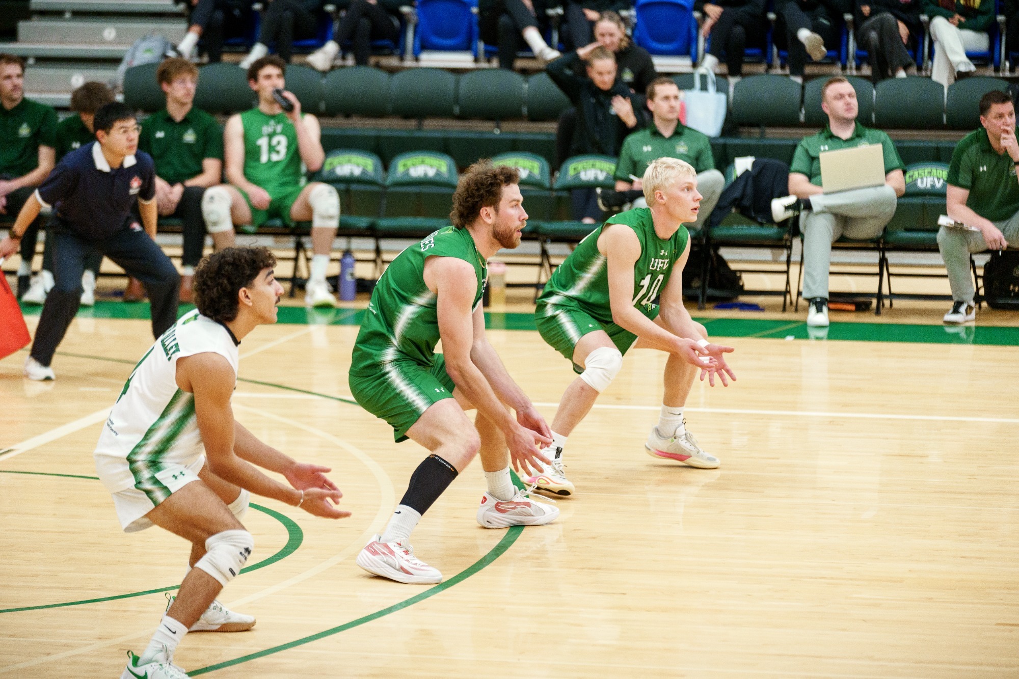 Cascades set up to receive the serve