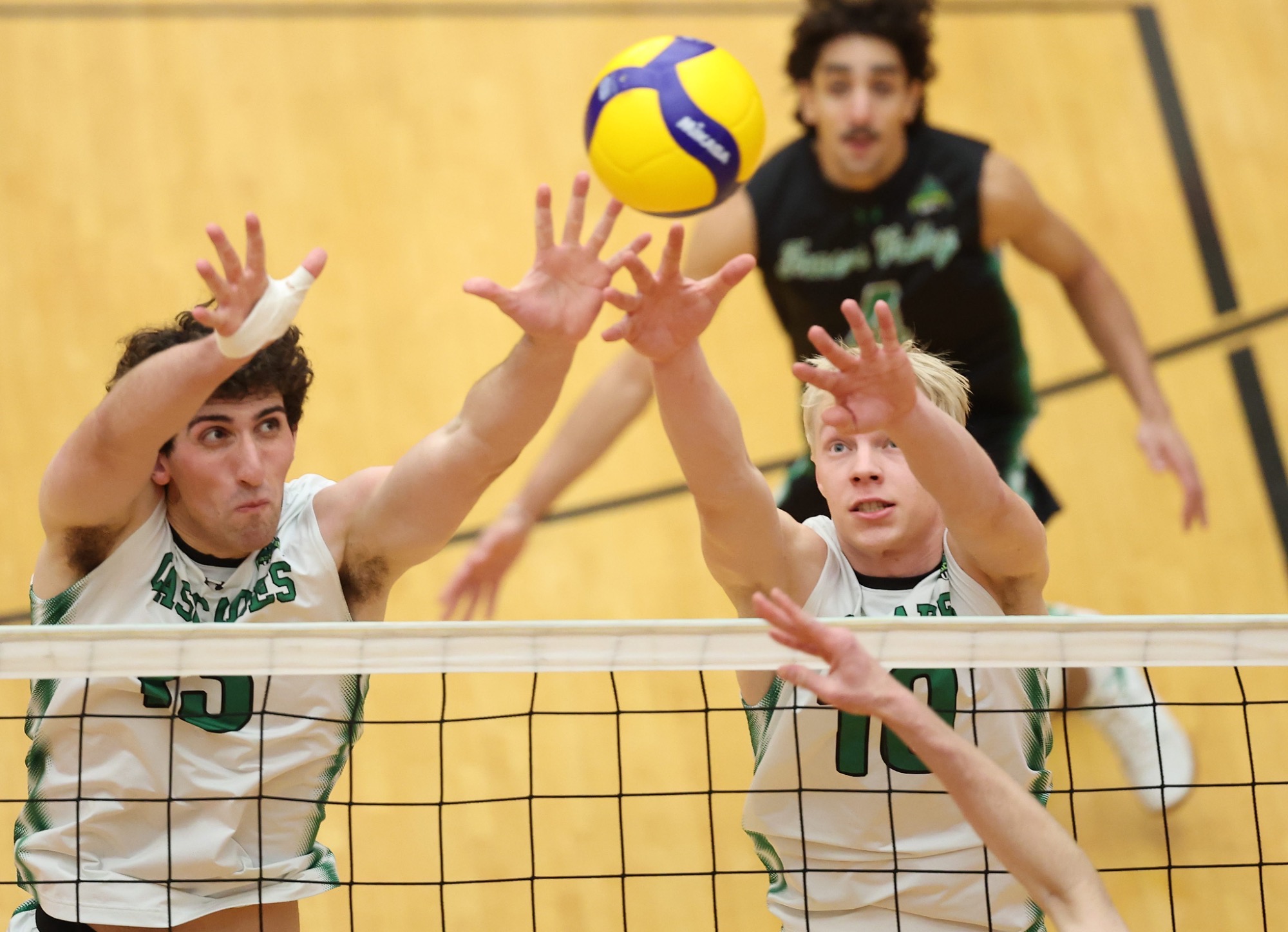 cascades block against Calgary