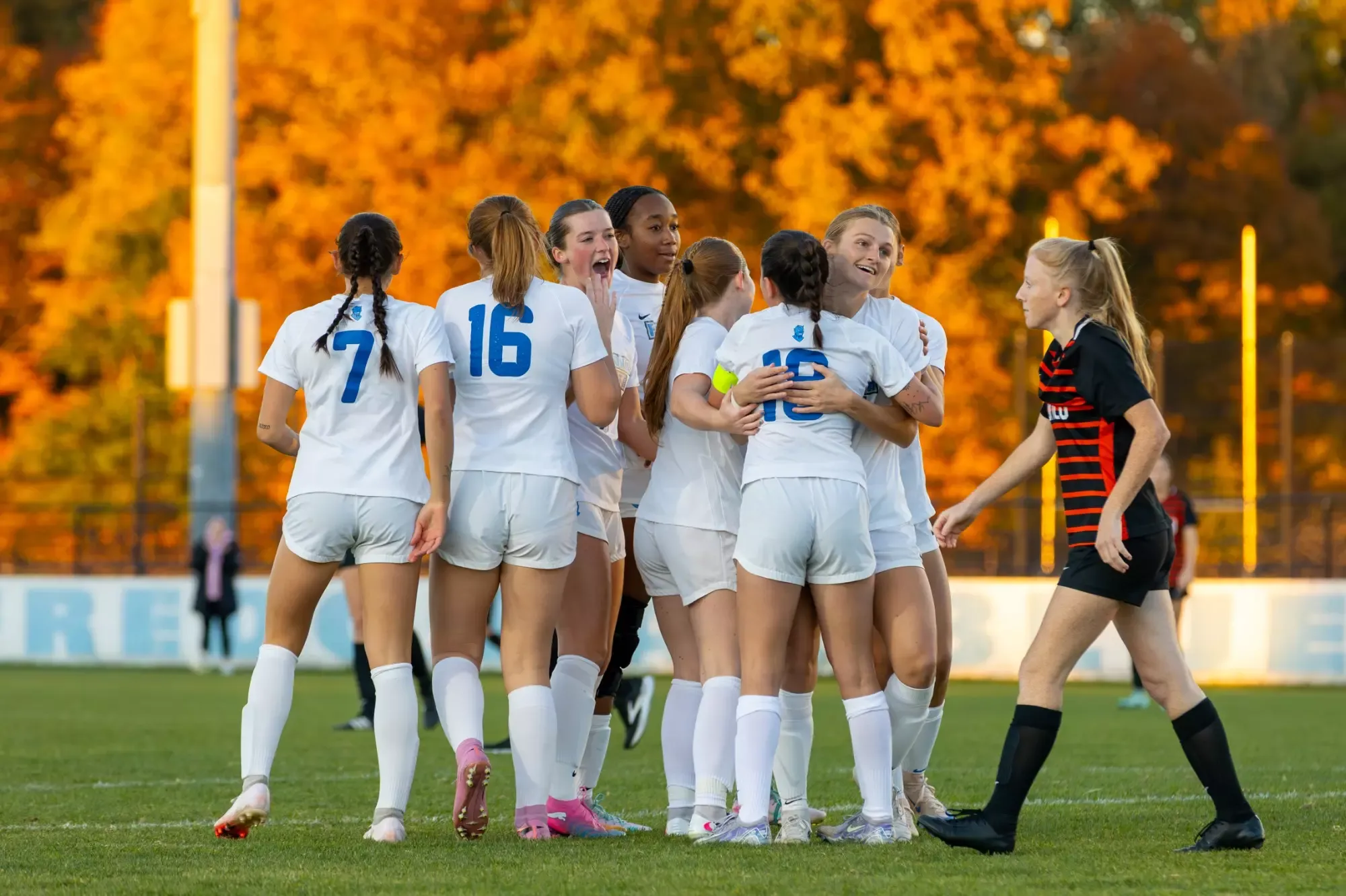 Bronwyn Madden and rest of the team celebrating after a win.