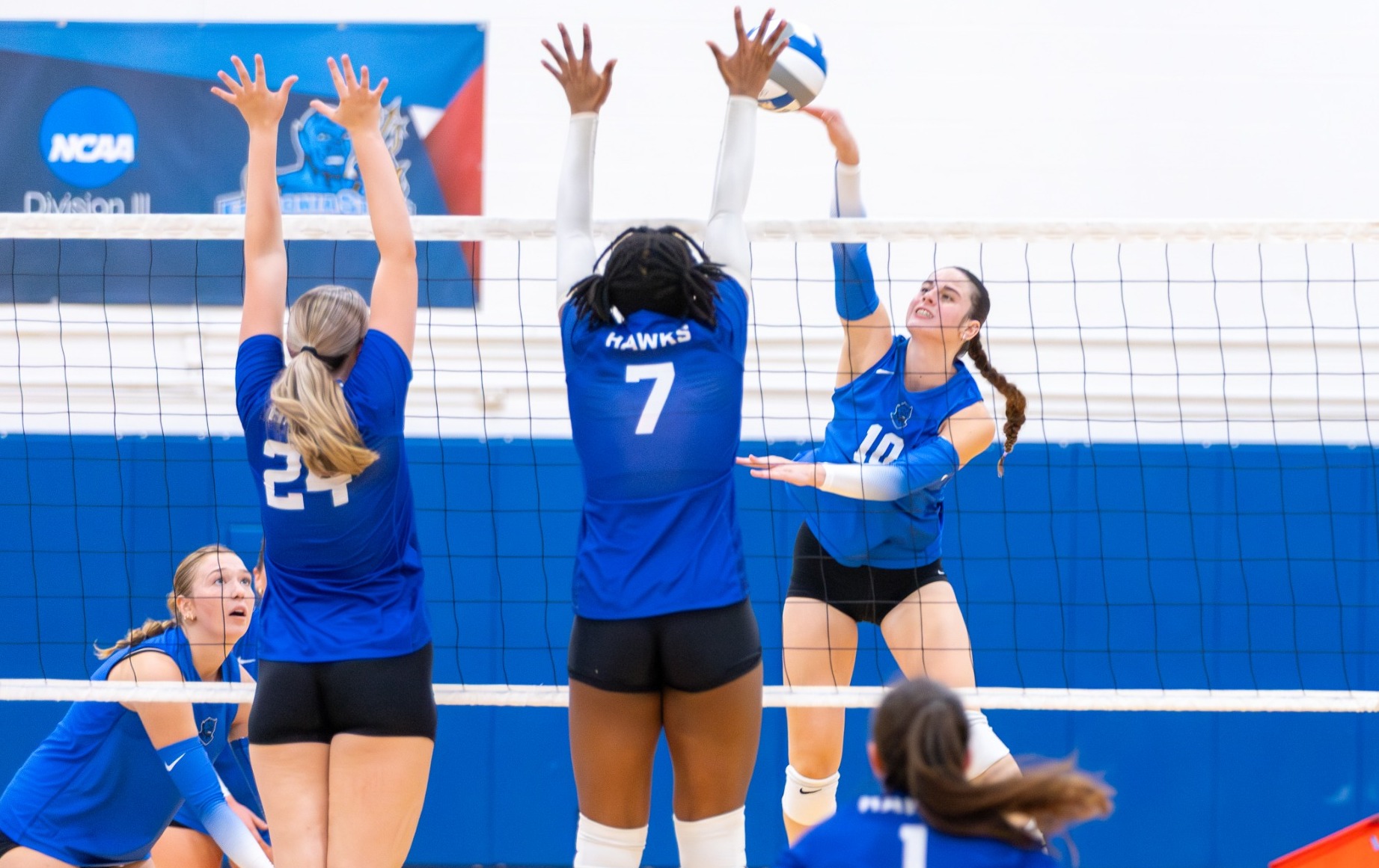 Kylie O'Brien attacks the net versus Hilbert (Sept. 9, 2026)