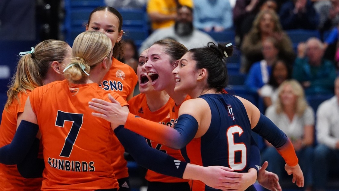 wvb cheering in huddle