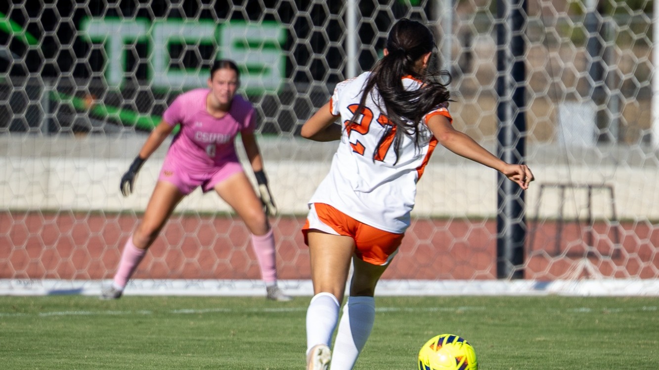 Bailey Roberson scoring against CSUDH