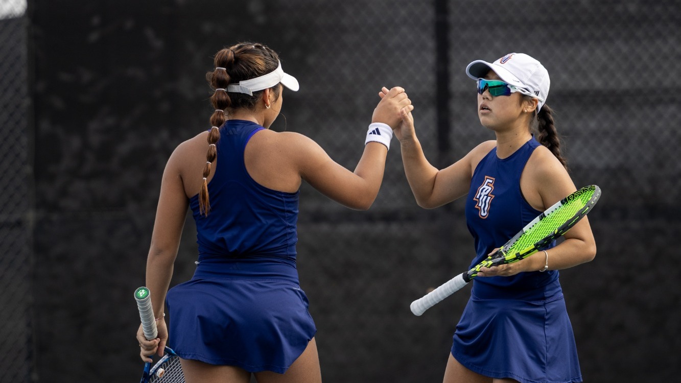 womens tennis celebrating winning the point