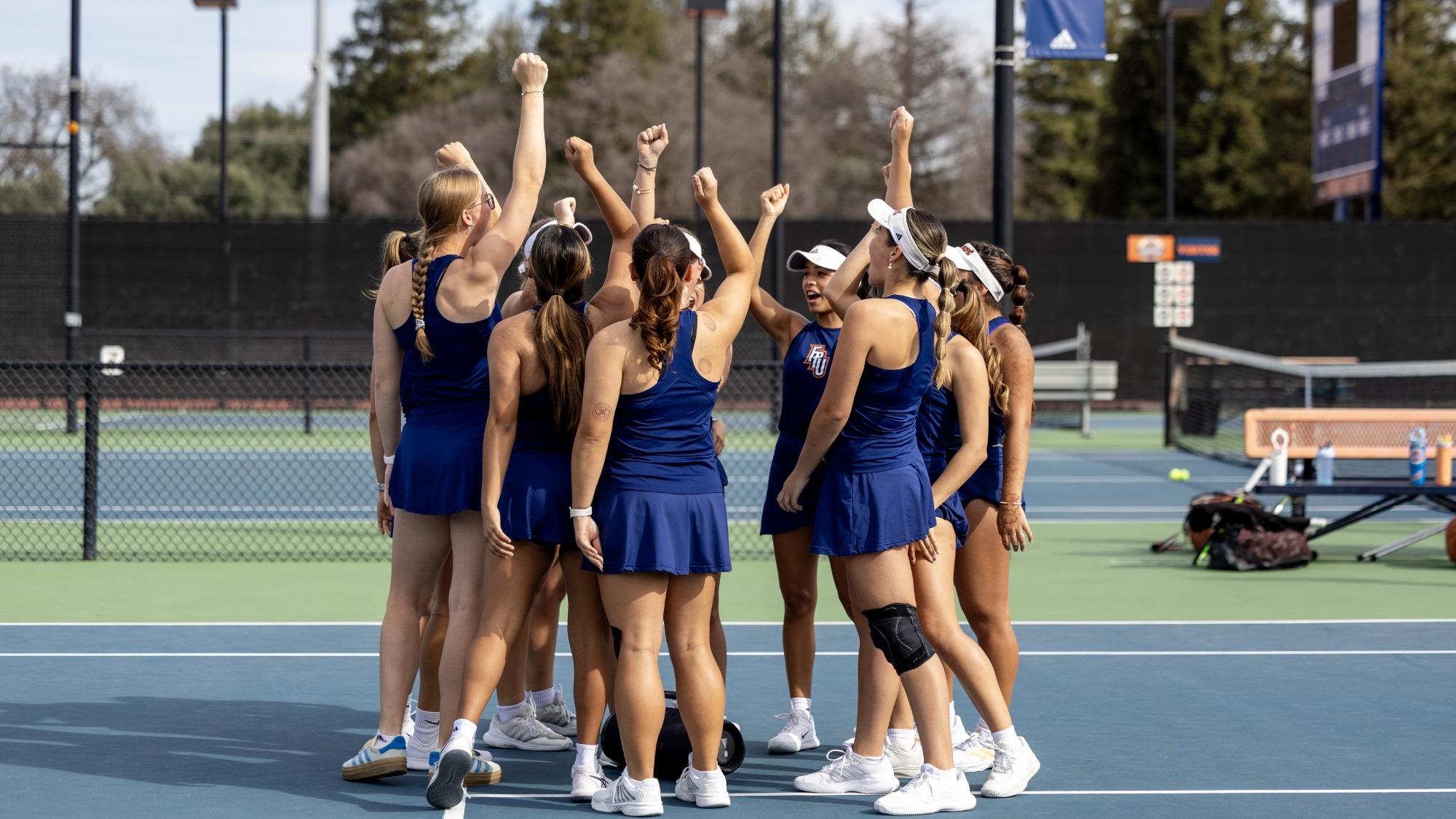 womens tennis huddle
