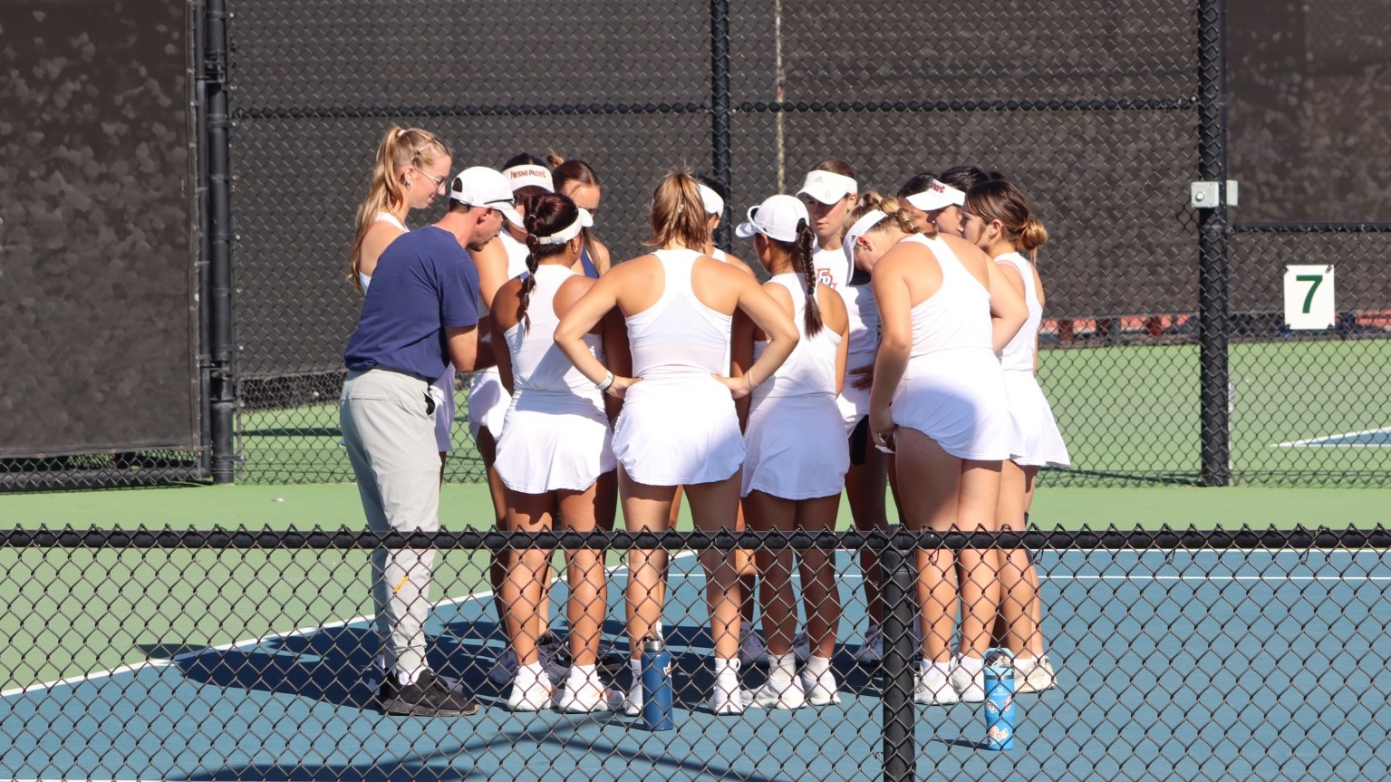 womens tennis huddle