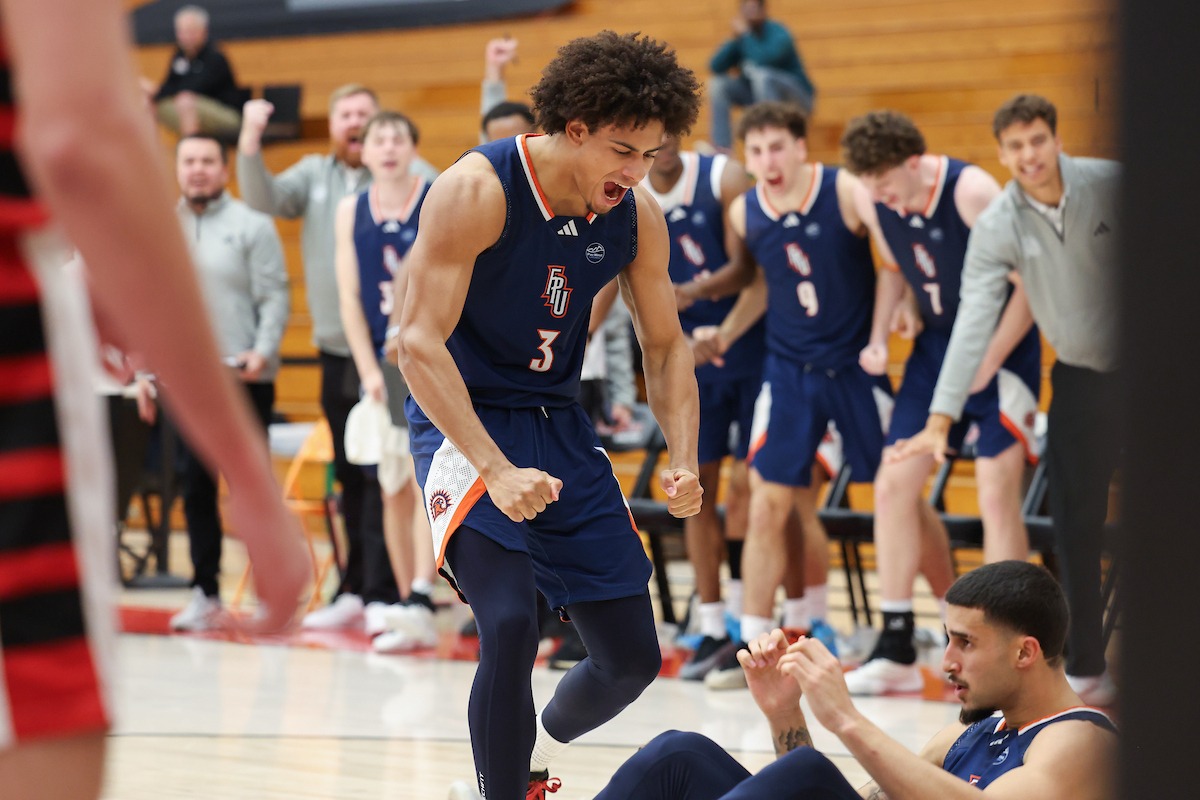 brown and peralta cheering