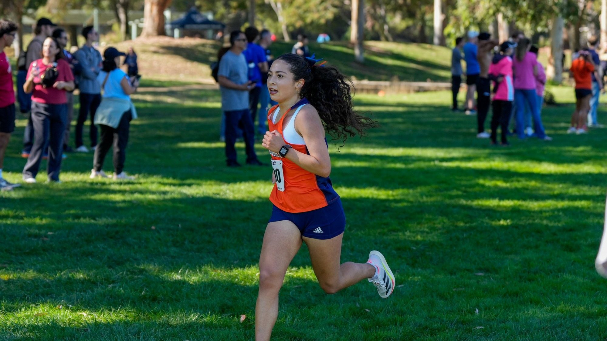 womens cross country competing