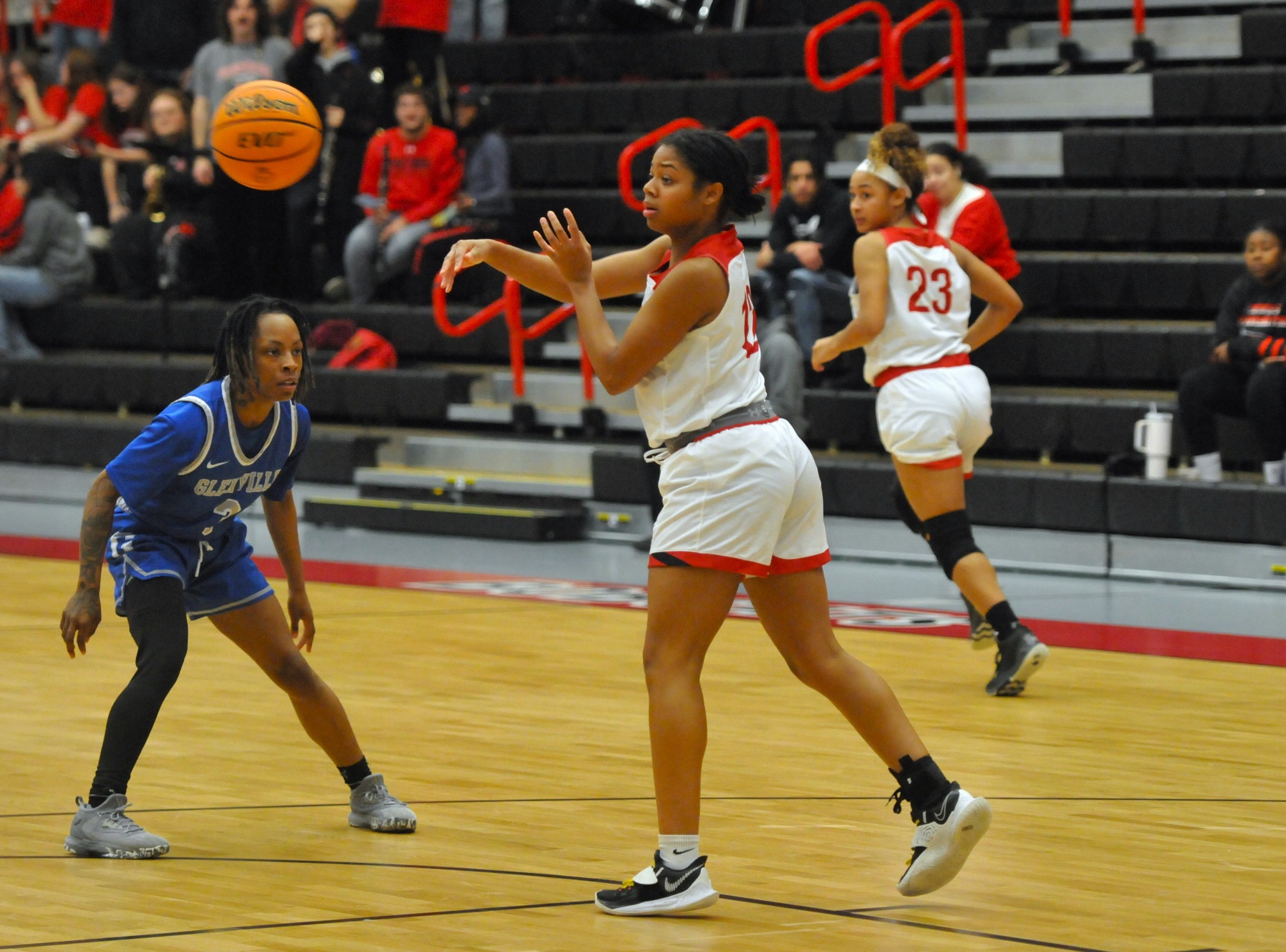 Bulldogs Pull Off Second Half Comeback to Defeat Women's Basketball in