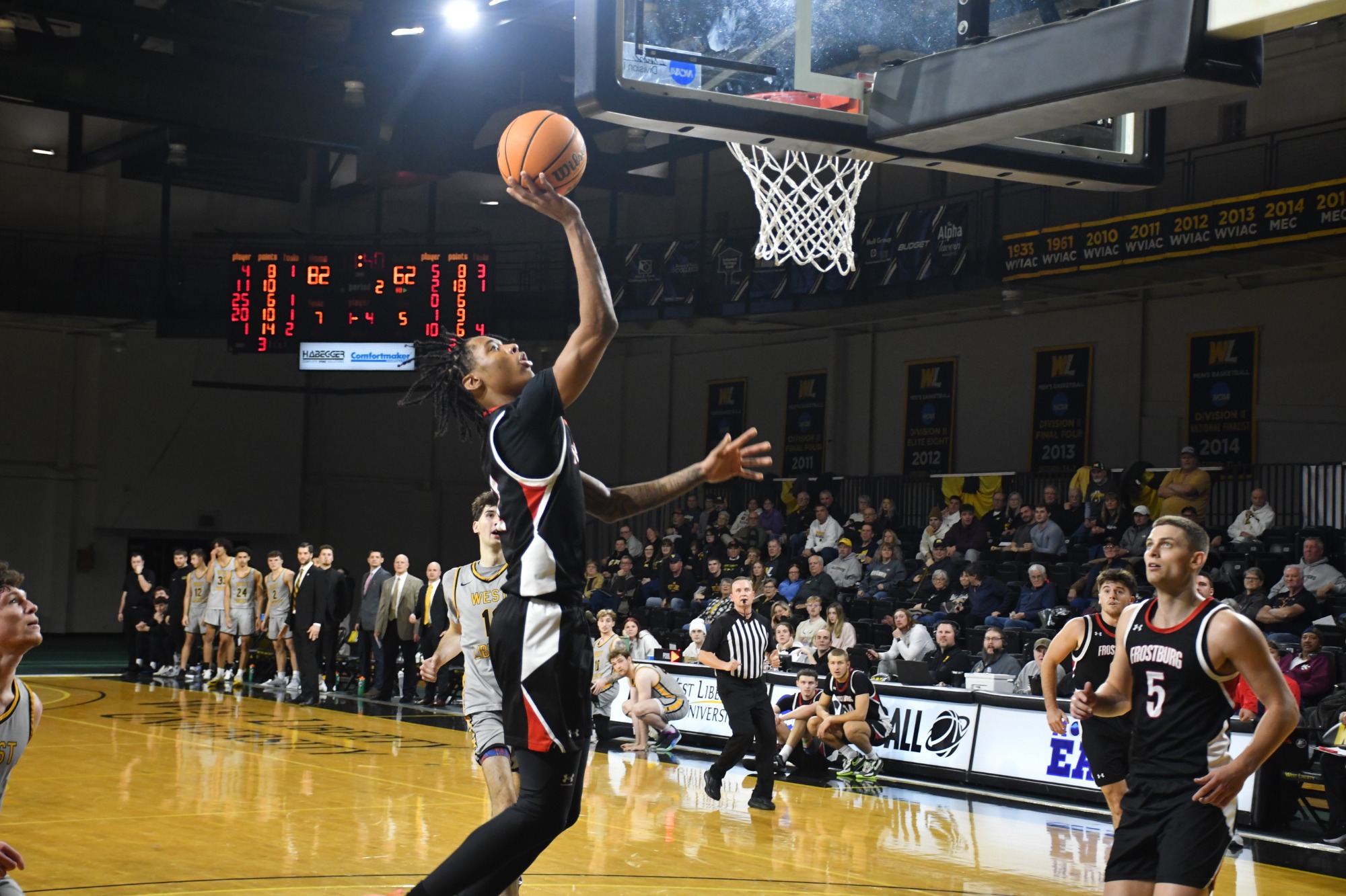 Daniel layup v WLU 26