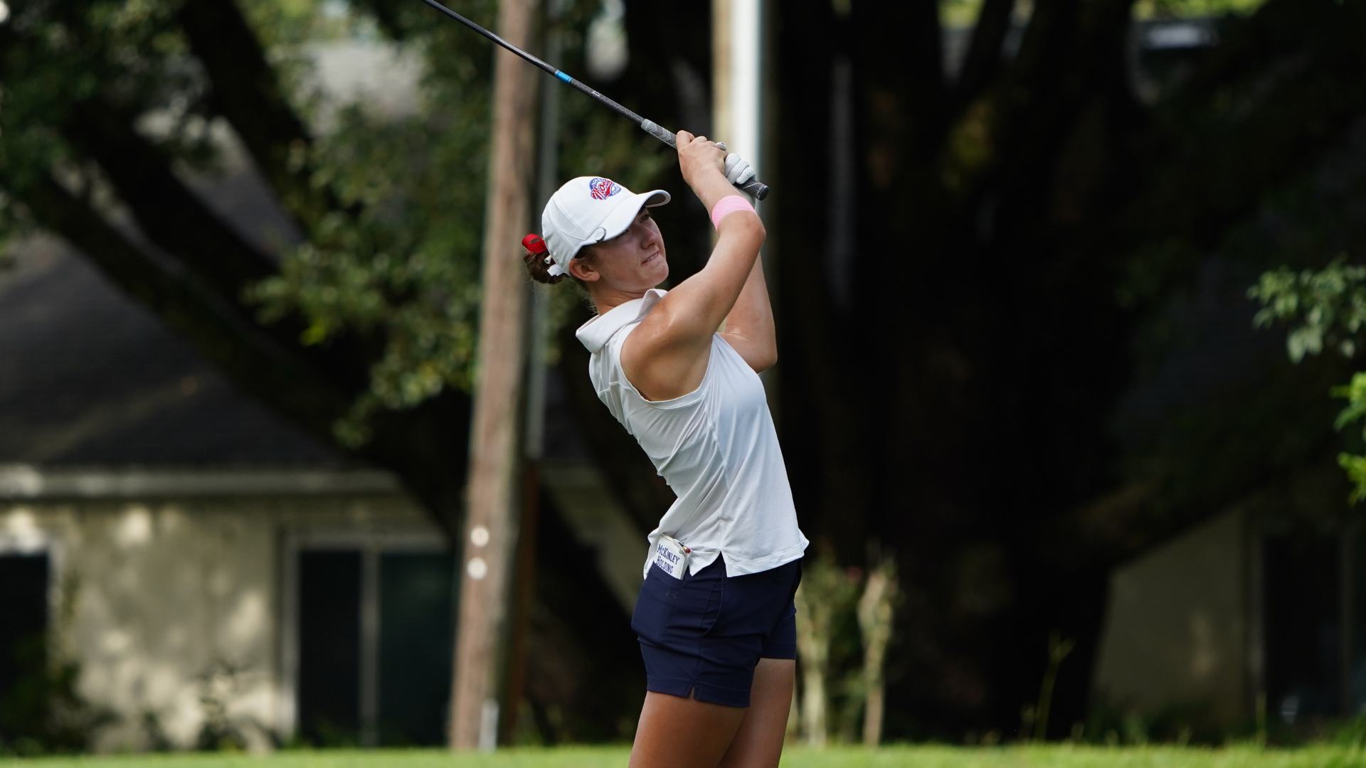 McKinley Holding golf swing