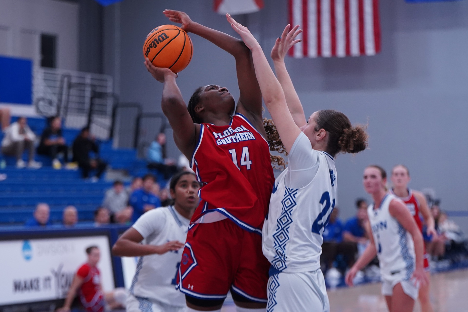 Nia Blocton against Lynn for a jumper