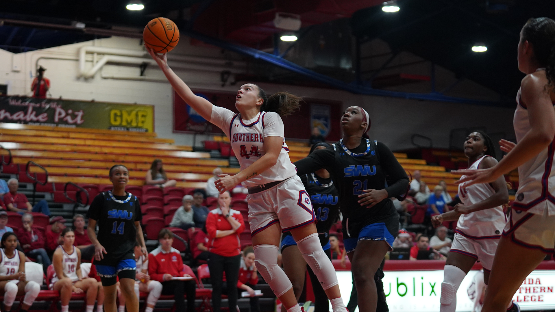 Sydney Gomes Layup against Southern Wesleyan
