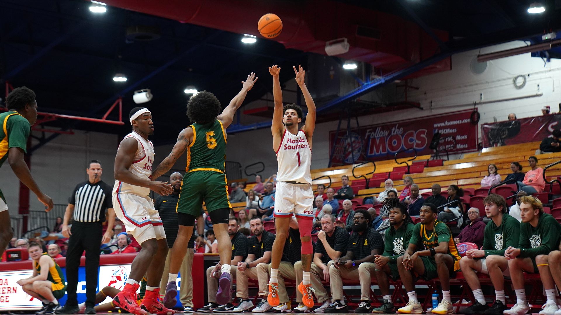Elijah Walsh 3-pointer against Lees-McRae