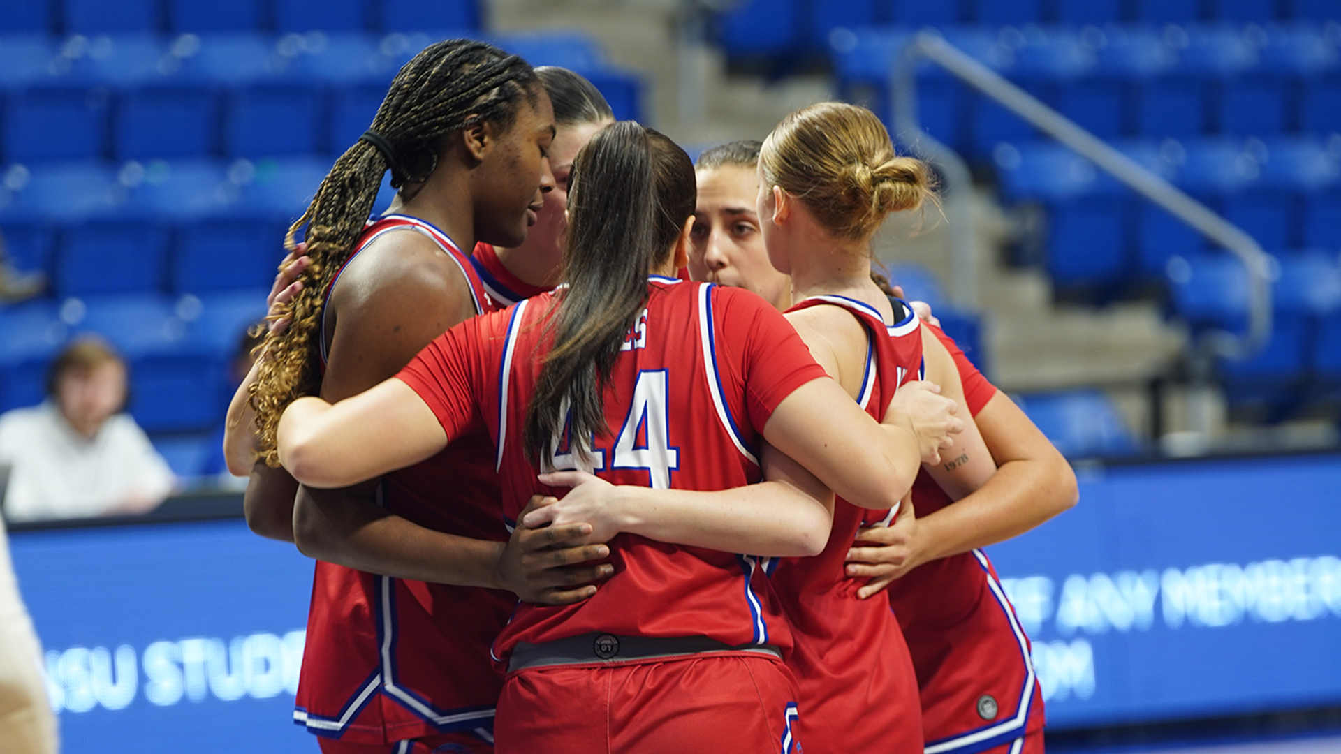 Women's Basketball Starter Huddle at Nova