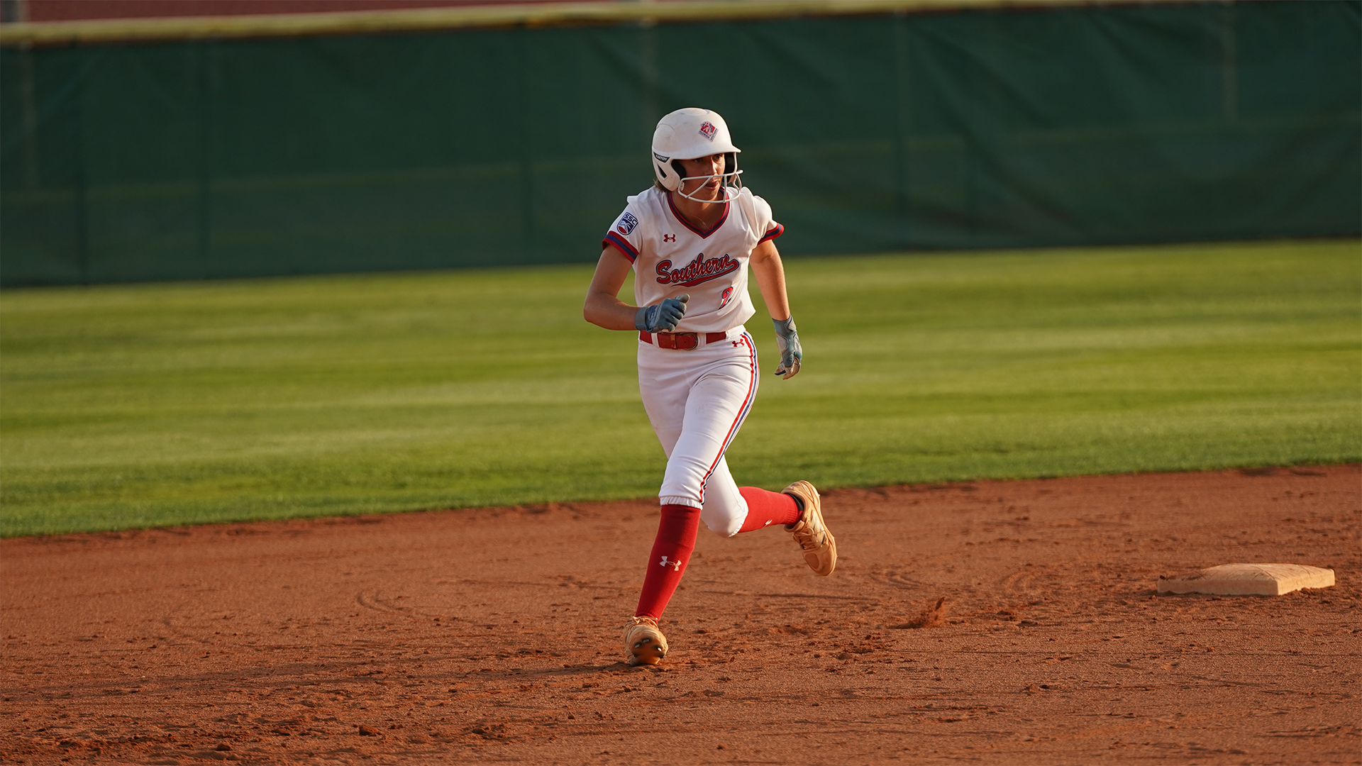 Emma Lucchesi advancing to third on the pitch