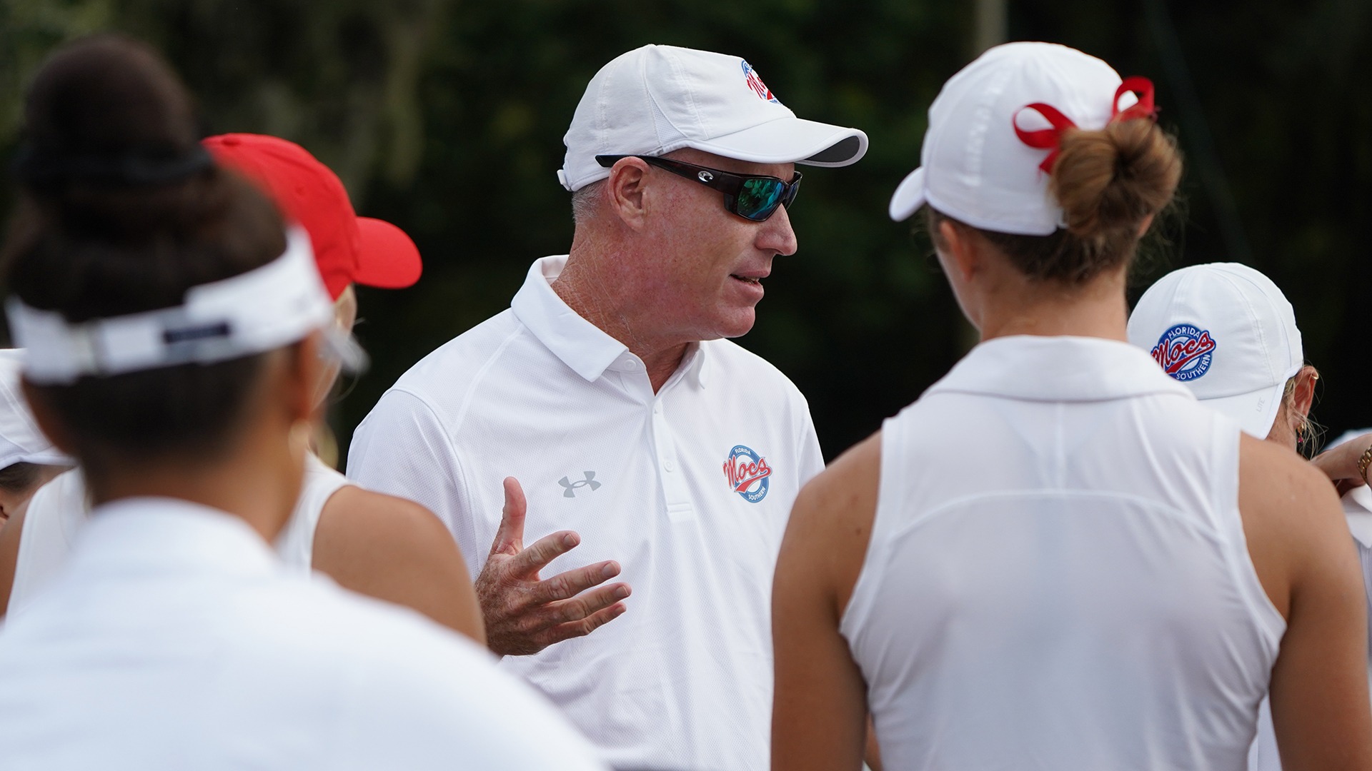 Robbie Davis golf huddle