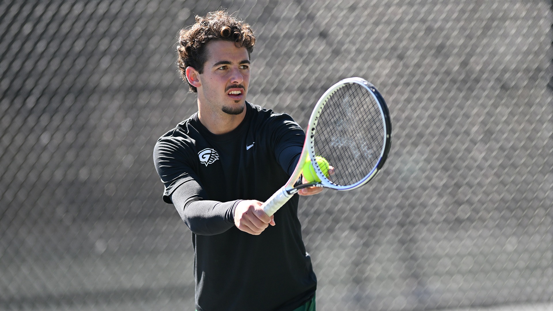 Francisco Sampedro serve