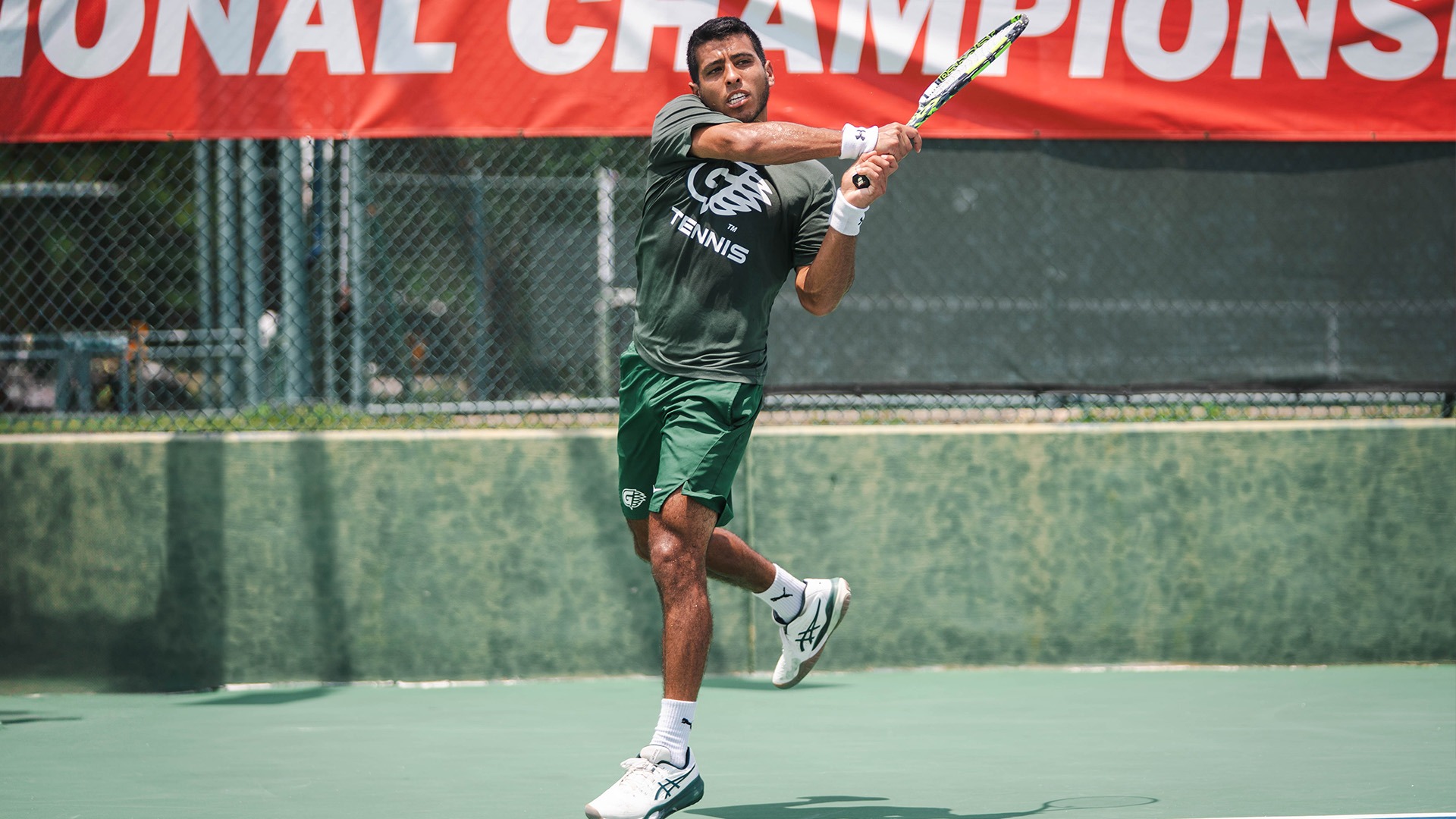 Villarruel NAIA backhand