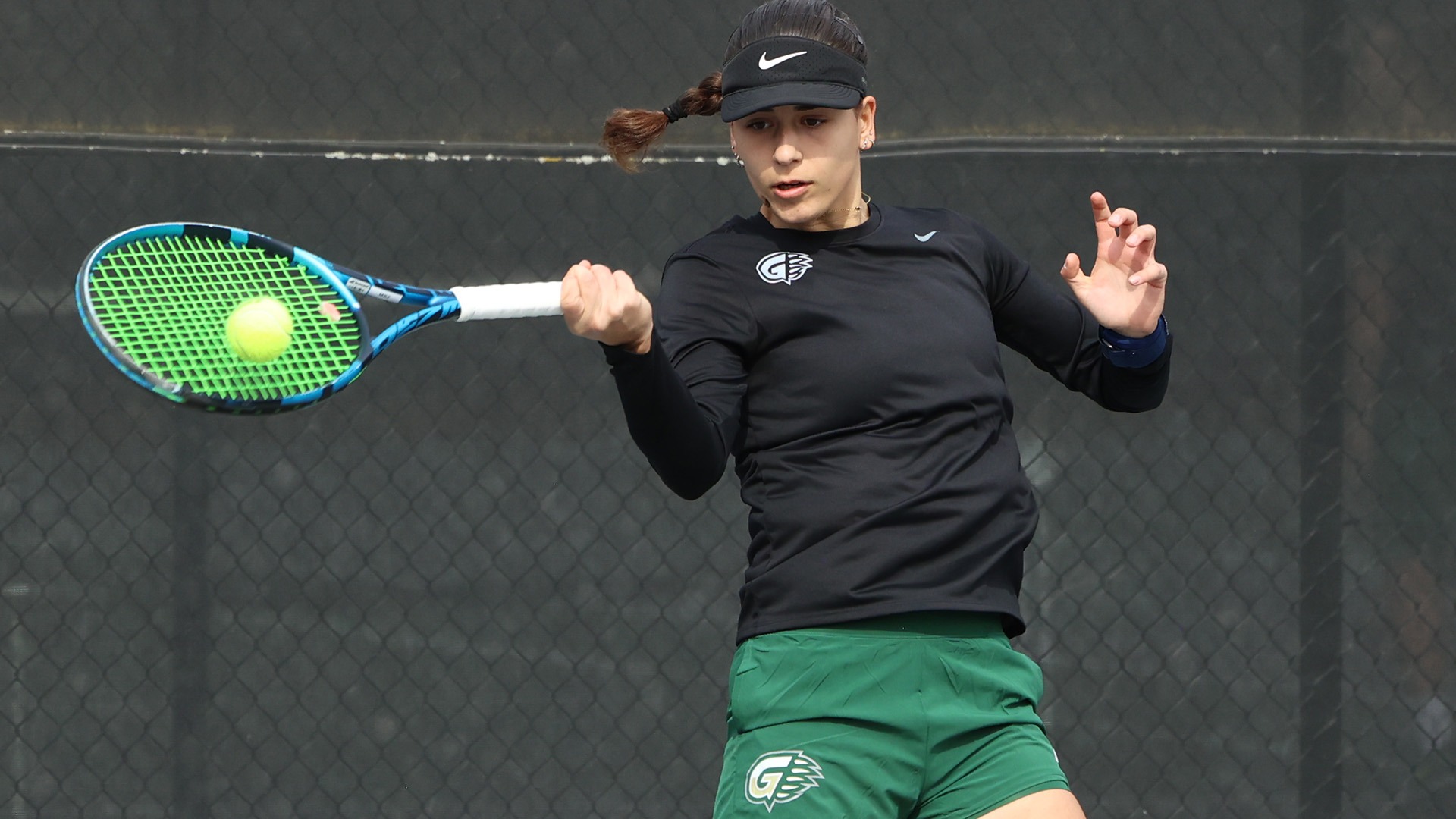 Simon Sanchez forehand