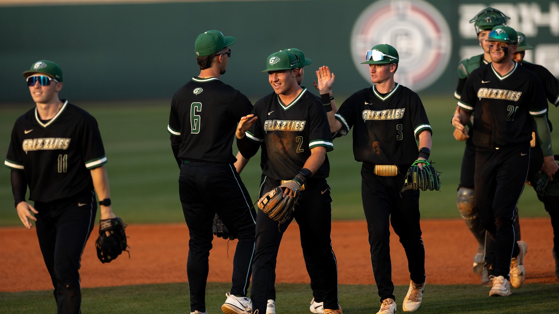 26_BSB_VictoryHandshakeLineJU