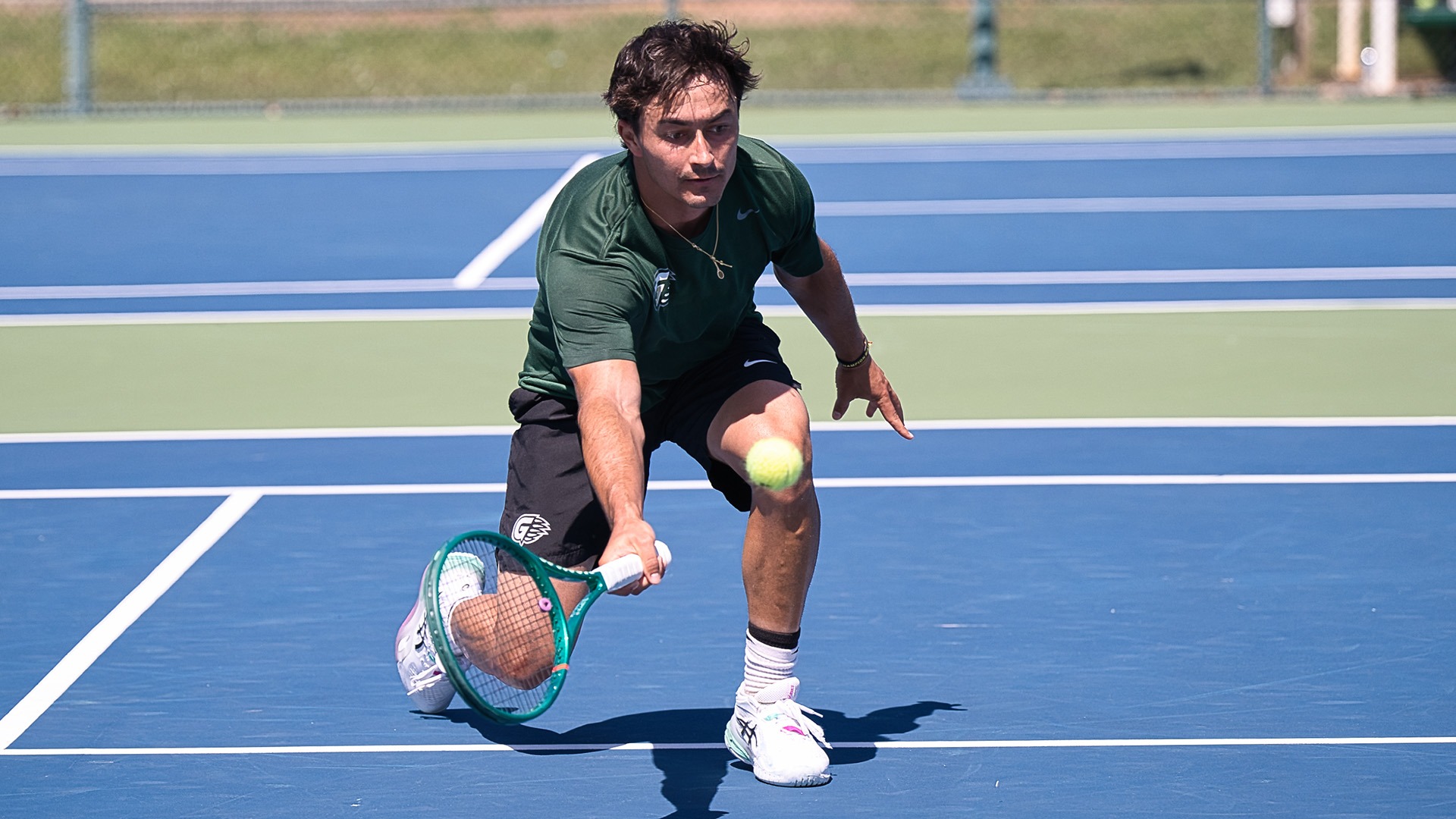 Carlos Garcia volley