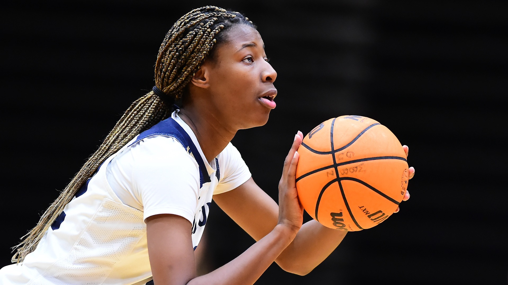 GU's women's basketball student athlete Kayla Debrow is attempting to shoot during free throw in close up at Field House