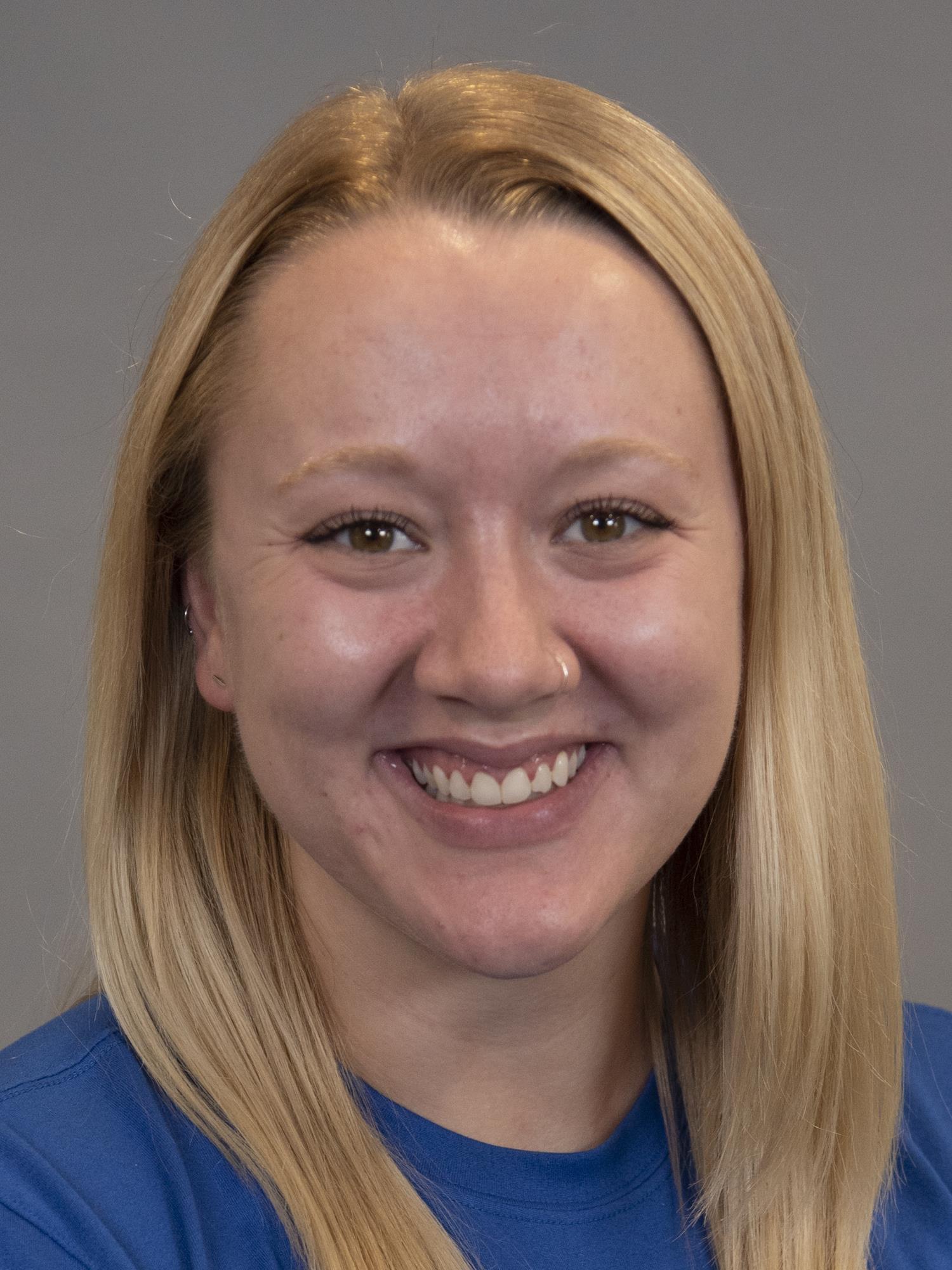 Emma Olson Headshot
