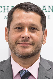 Eduardo de Souza Headshot