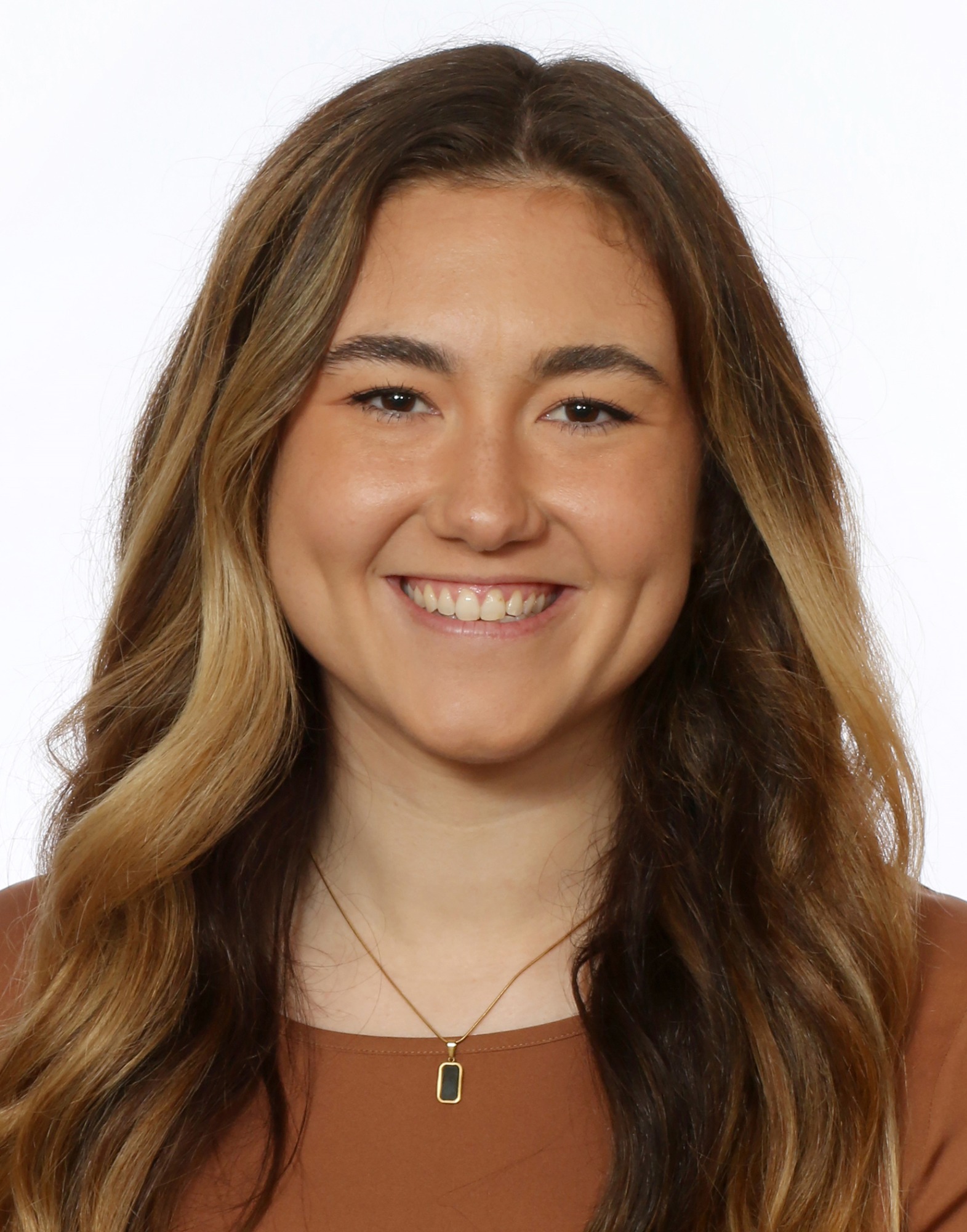 Headshots: Academics Staff Intern - Josannah Vasquez

Use Image #010