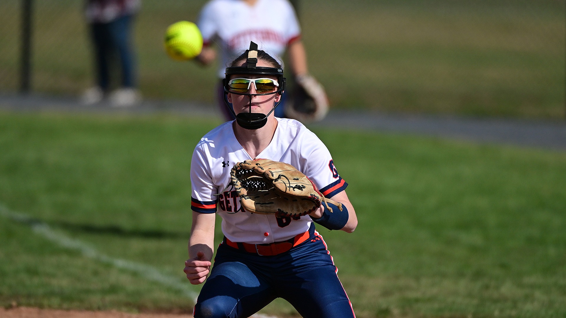 Lauren Bickler catching a ball