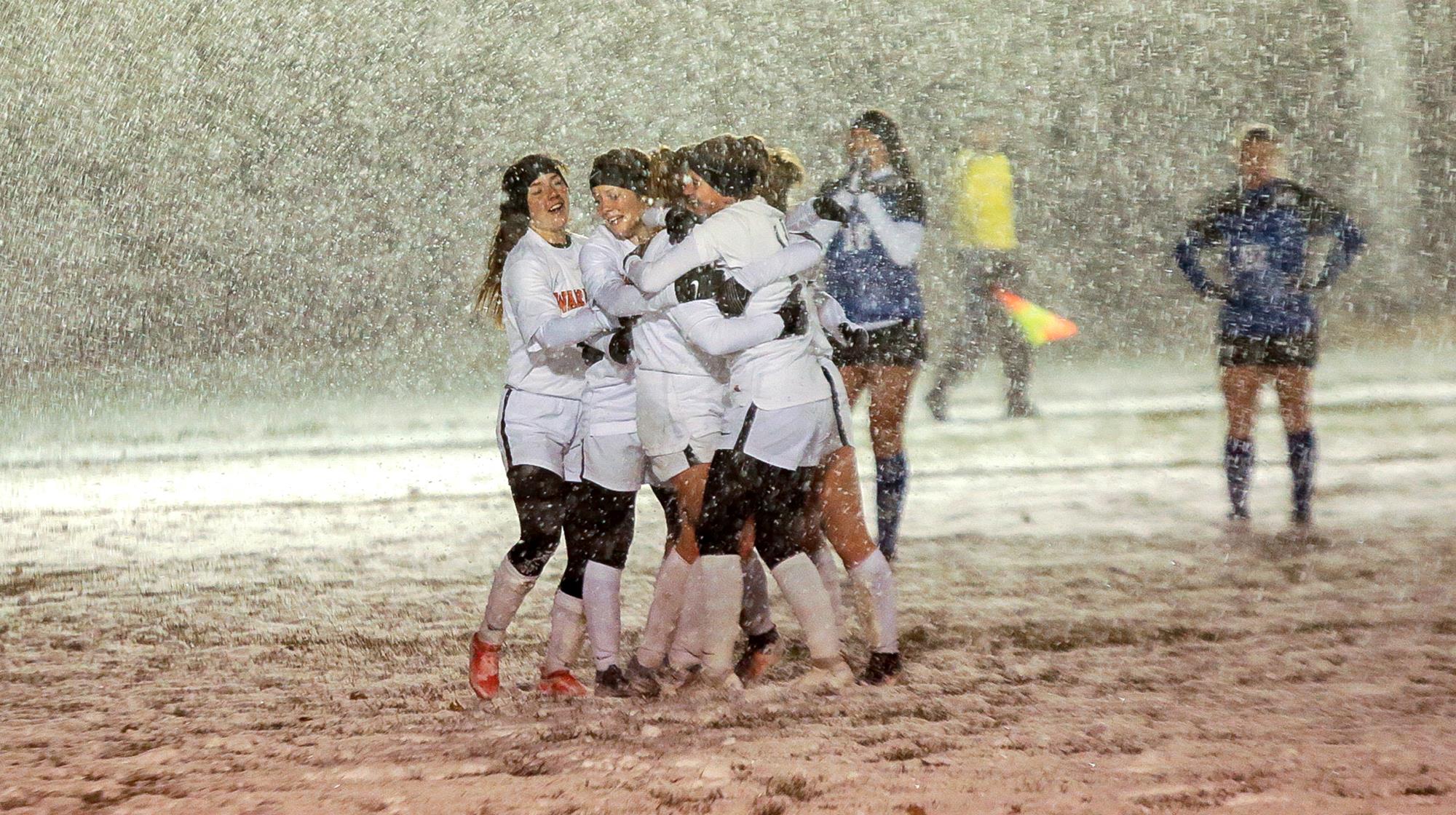 Women's Soccer Shuts Out Dubuque 40 in ARC Semifinals Wartburg