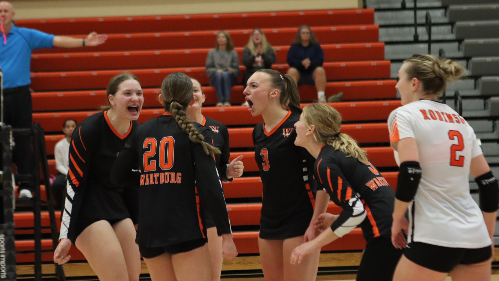 Team Huddle vs UW-La Crosse