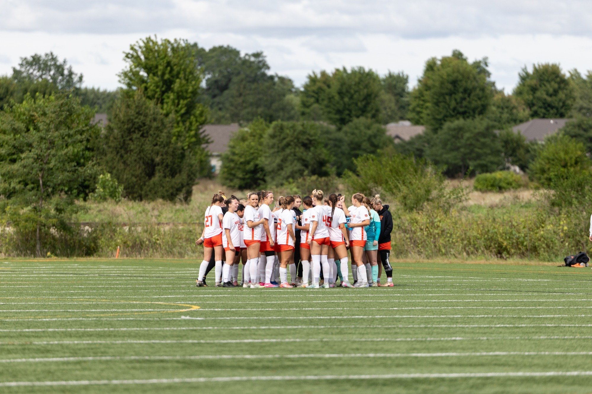 team huddle vs Luther