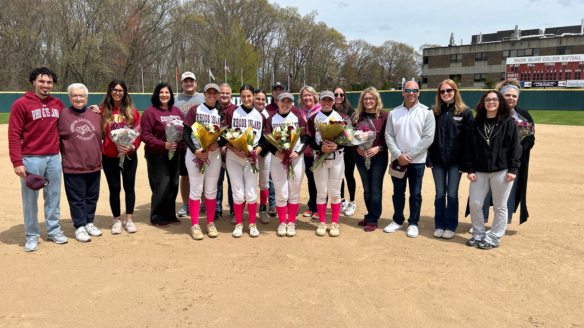 Jillian Donnelly, Gabby Cunha, Sophia Crudale and Noelle Simmons and their families