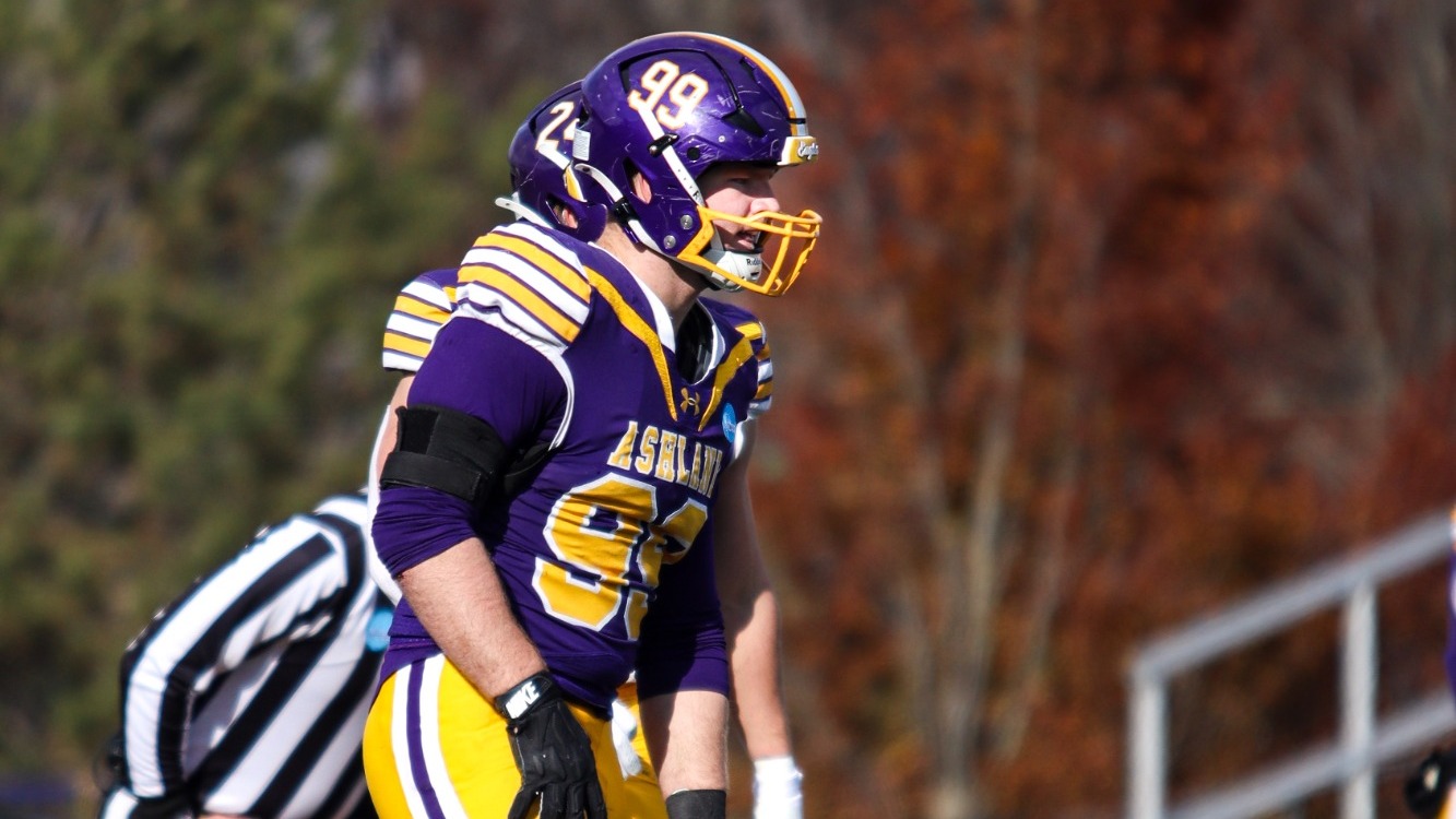 Shimek 2025 FB action shot playoff vs. Duluth