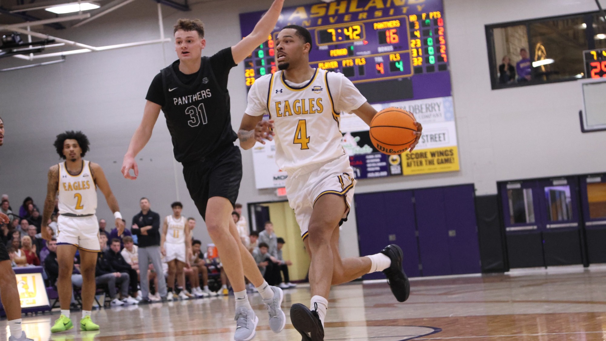 Logan 2025-26 MBB home action shot