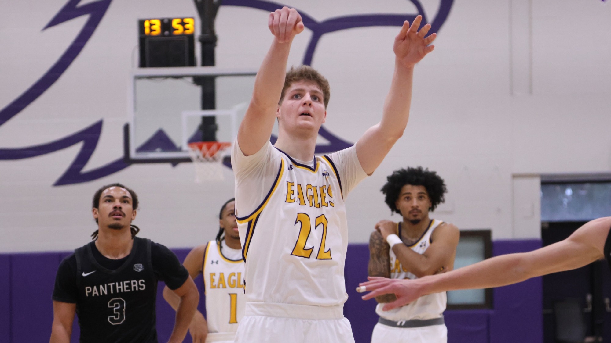 Moore 2025-26 MBB home action shot