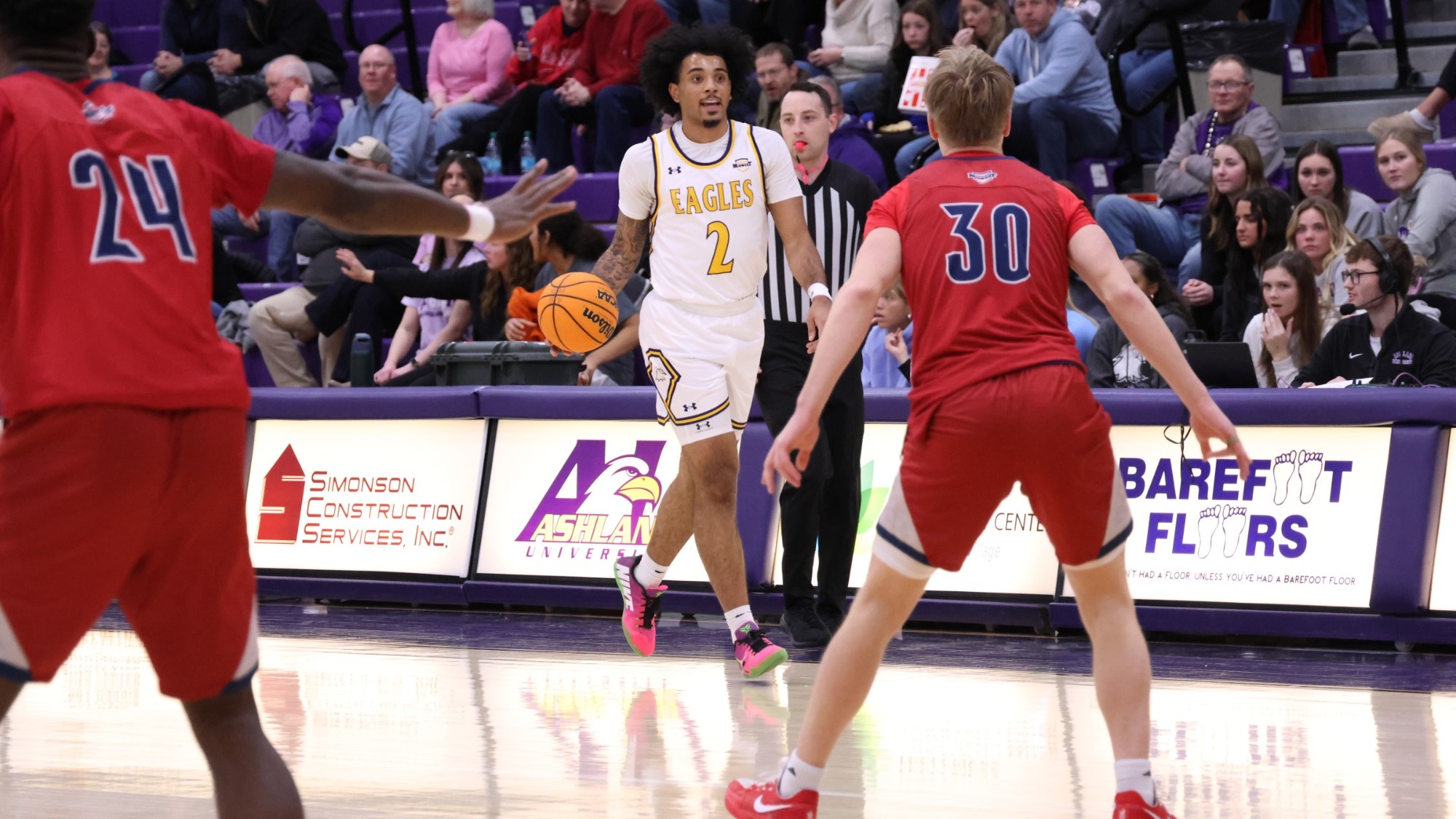 Edwards home MBB 2025-26 action shot