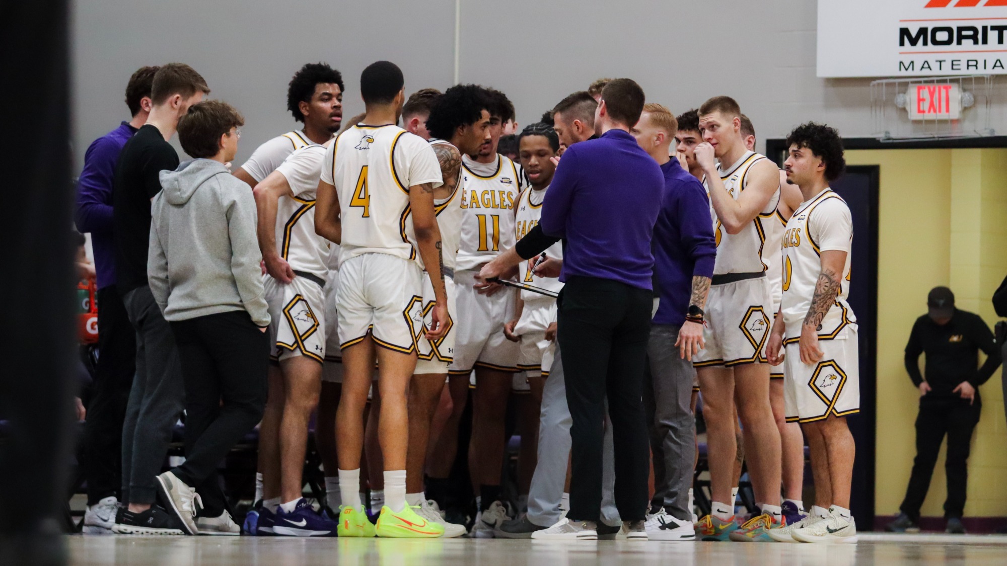 2025-26 MBB home team huddle action shot