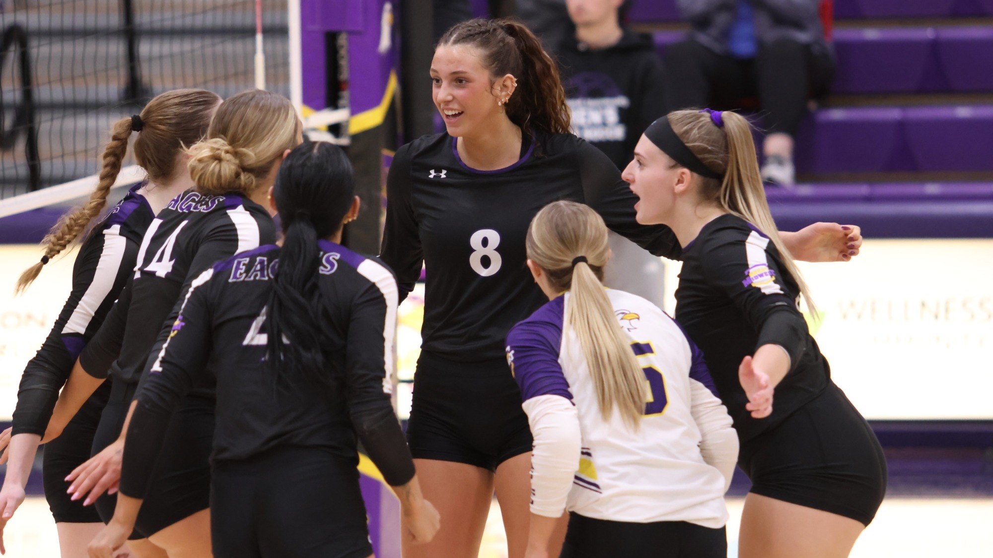2025 VB home huddle shot