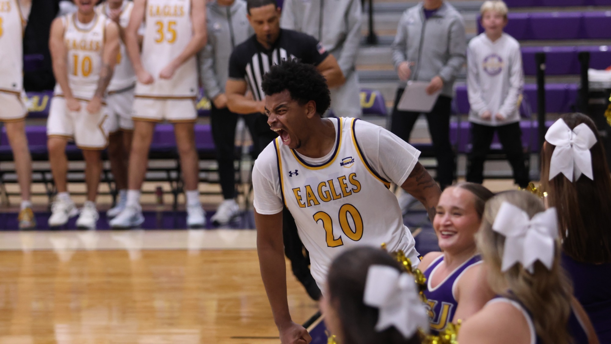 Maceo 2025-26 MBB home action shot
