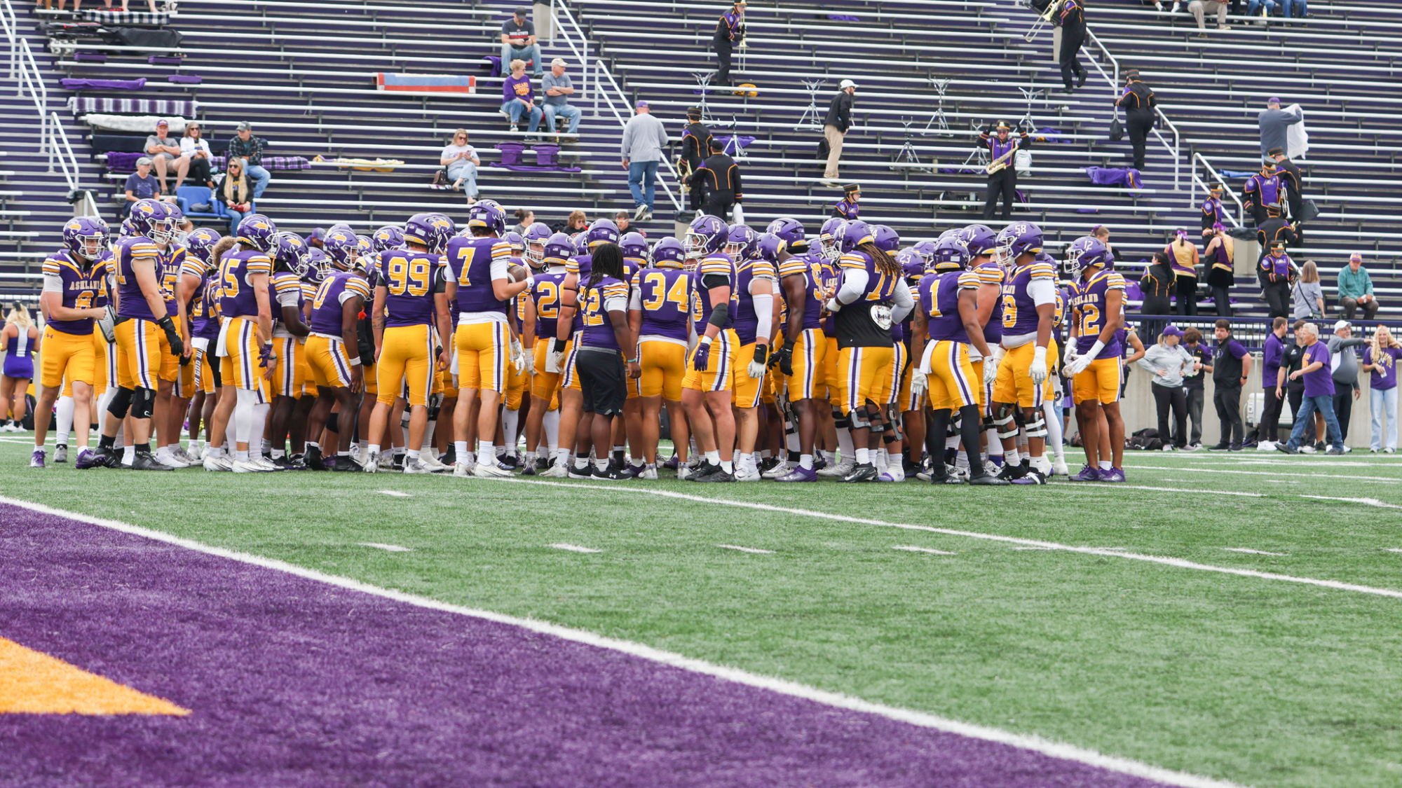 2026 FB team huddle home vs. ODU