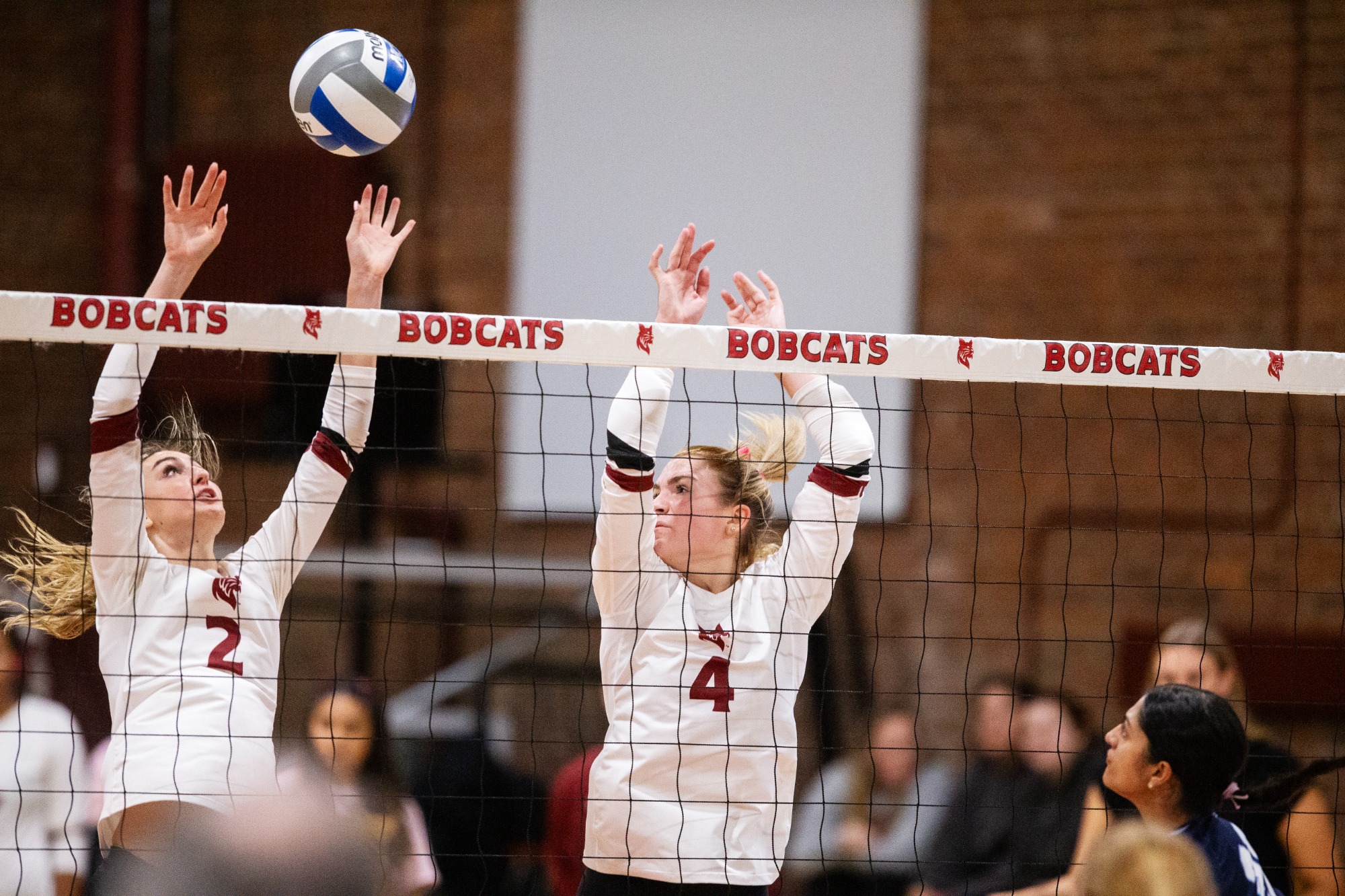 Bates College volleyball loses 3 - 0 against Connecticut College at bates College on October 10, 2025.
